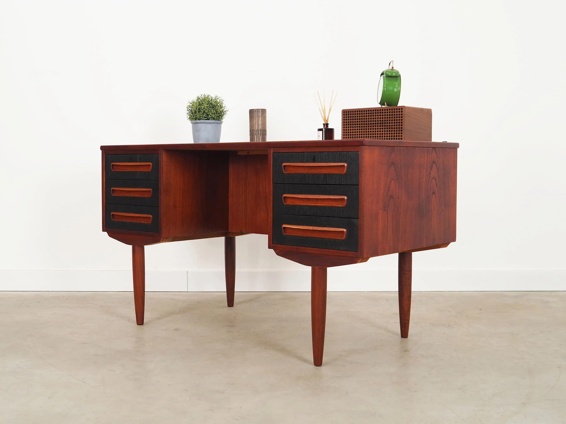 Desk, brown teak, Denmark, 1970s. - 28634