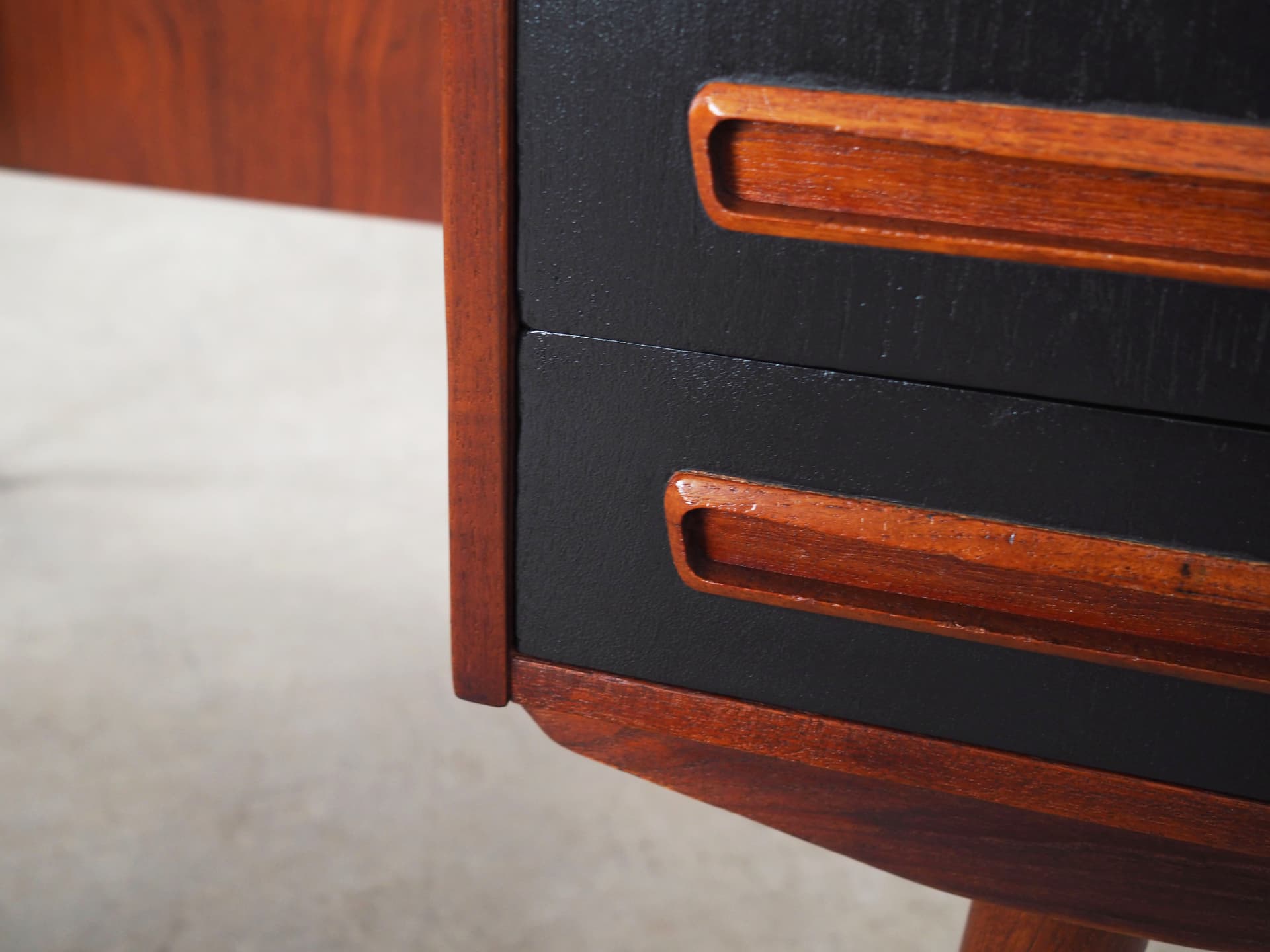 Desk, brown teak, Denmark, 1970s. - 66046