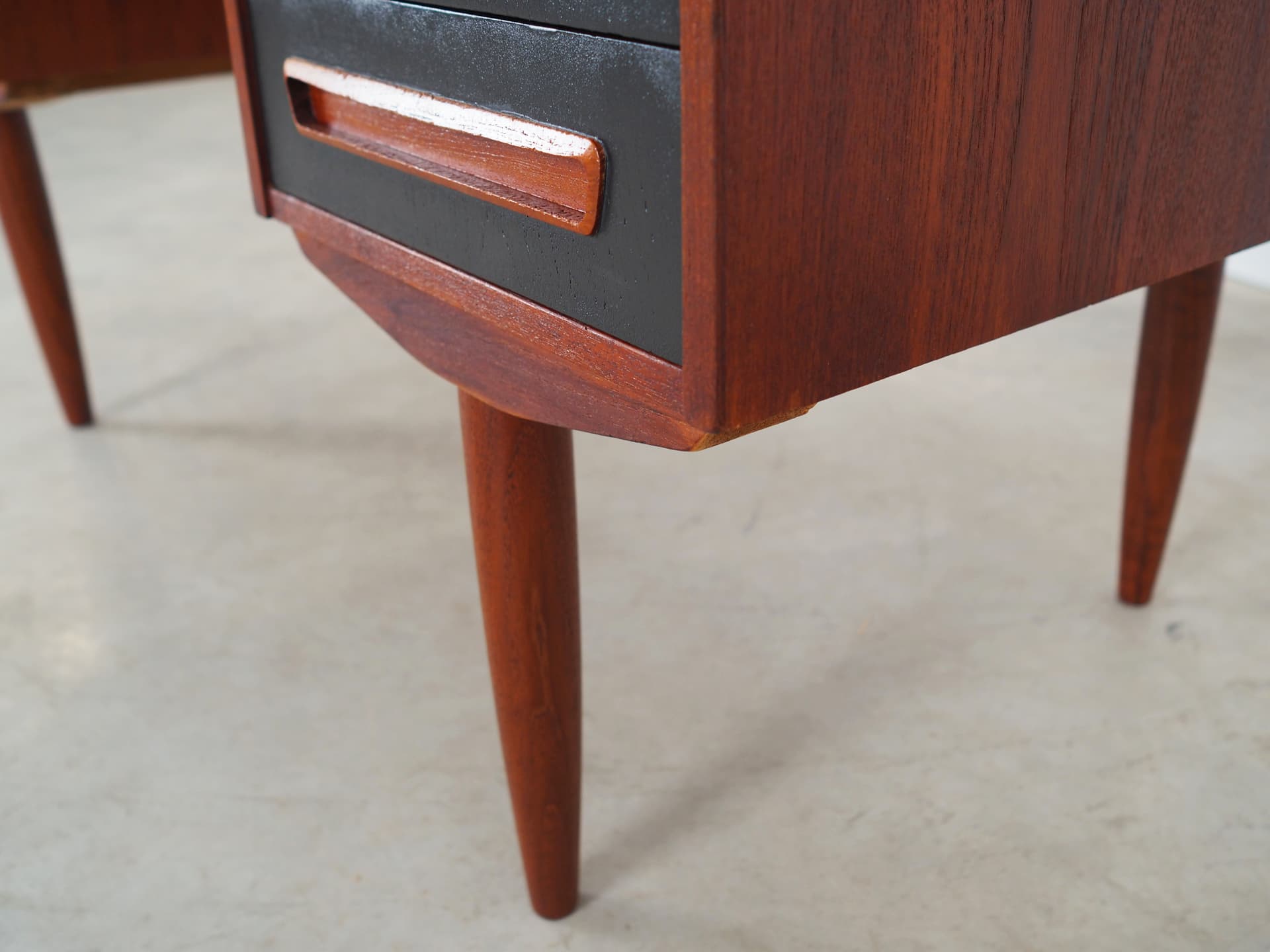 Desk, brown teak, Denmark, 1970s. - 66048