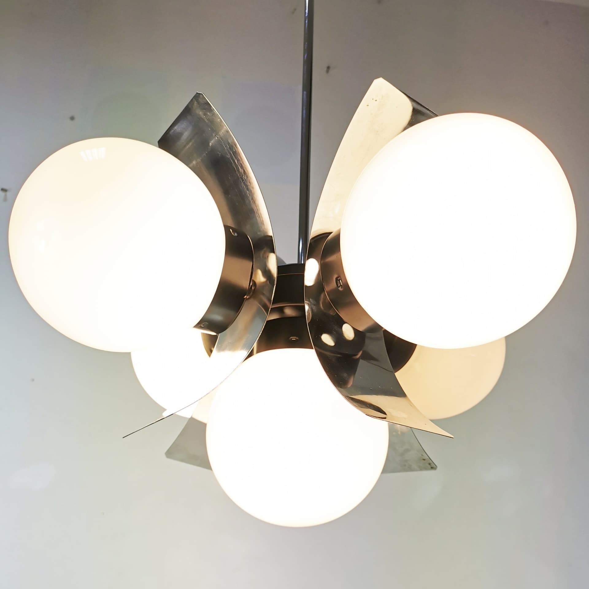 Chandelier Space Age, silver chrome steel, white glass, by J. Hůrka, Napako, Czechoslovakia, 1960s. - 388382