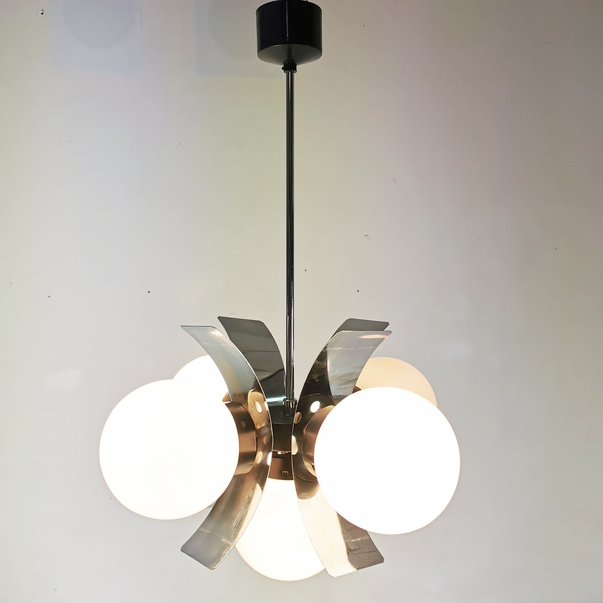 Chandelier Space Age, silver chrome steel, white glass, by J. Hůrka, Napako, Czechoslovakia, 1960s. - 388373