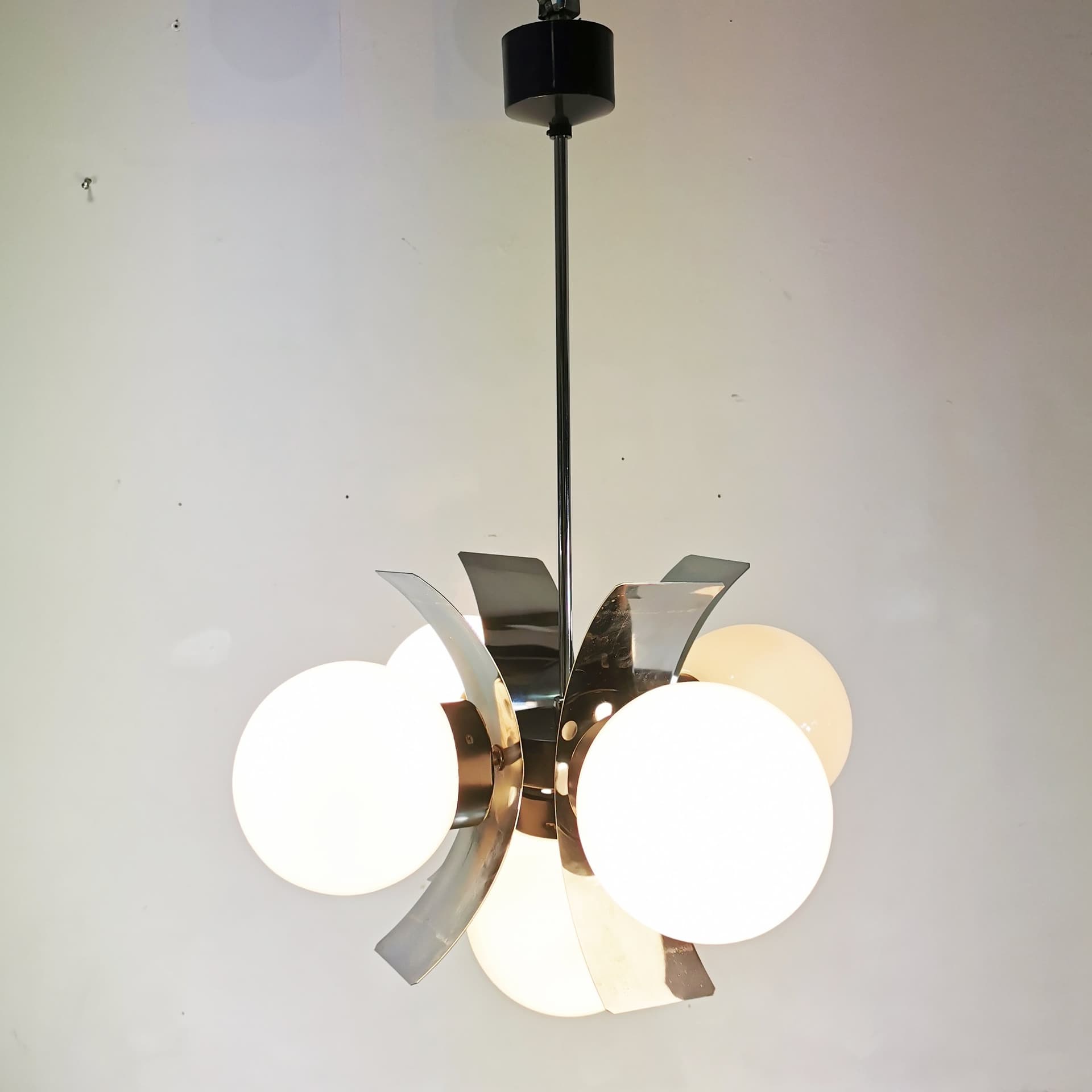 Chandelier Space Age, silver chrome steel, white glass, by J. Hůrka, Napako, Czechoslovakia, 1960s. - 388383
