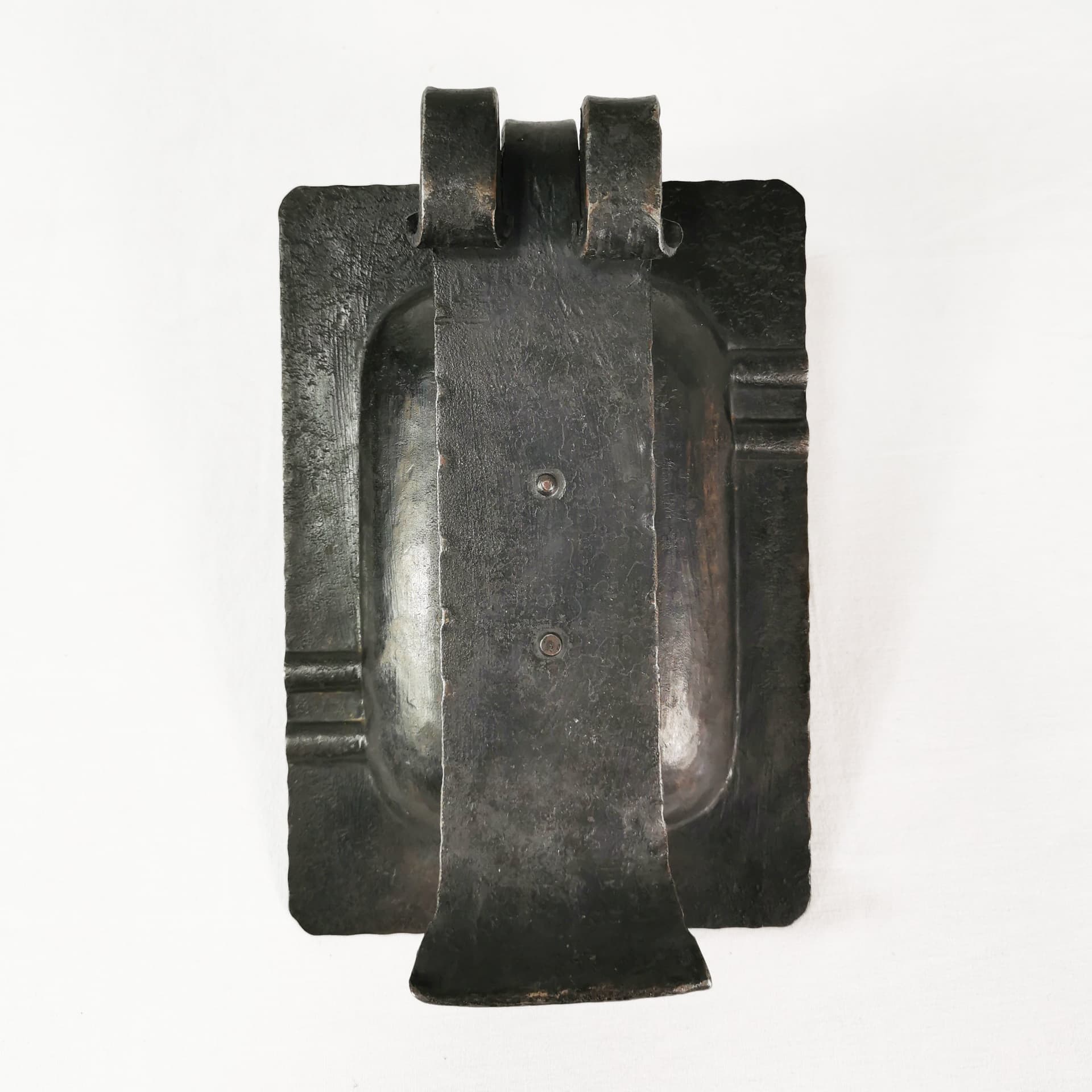 Popielniczka brutalistyczna, metal szary, Belgia, lata 60. - 388392
