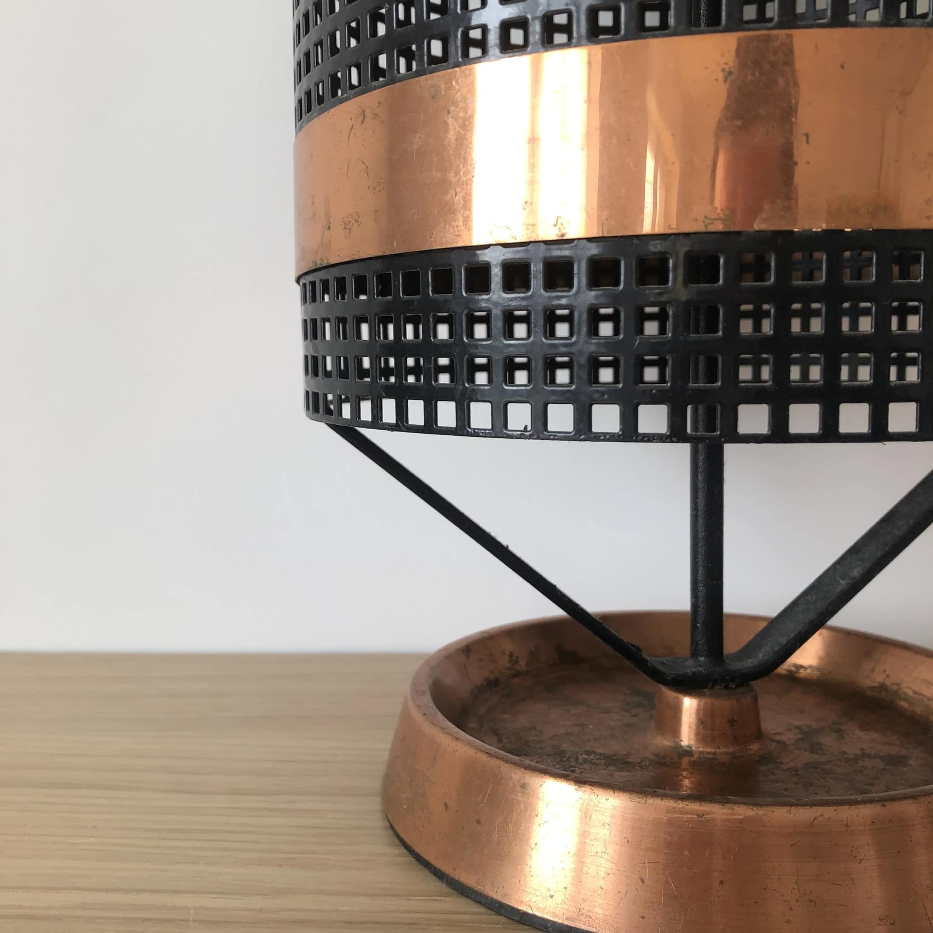 Parasolnik, metal czarny, drewno tekowe, Dania, lata 70. - 28502