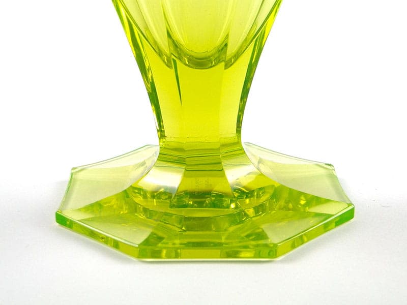Vase Art Deco, yellow-green crystal, Ludwik Moser & Sohne, 1930s - 388591