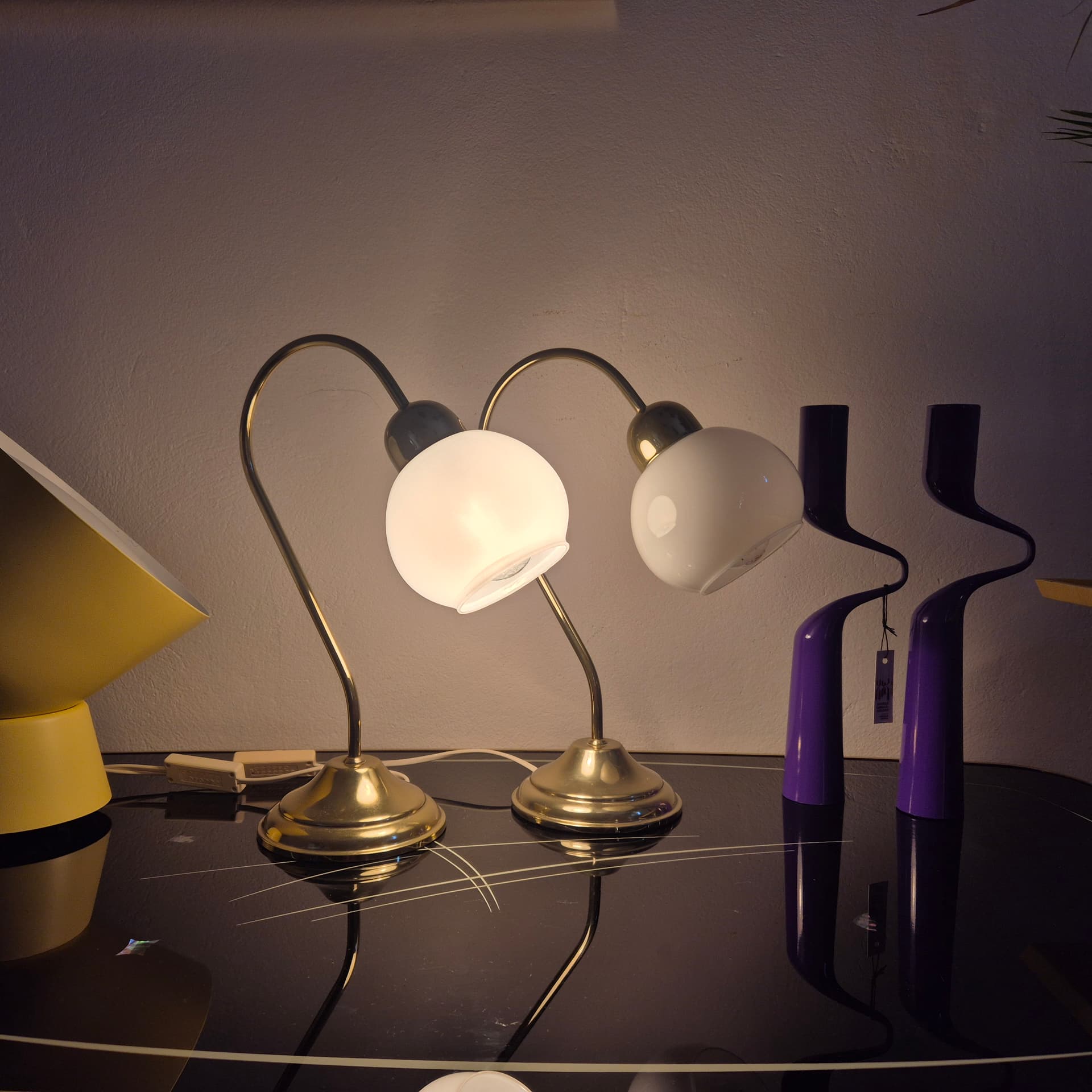 Para lamp stołowych, złoty mosiądz, szkło biały, lata 80. - 388656
