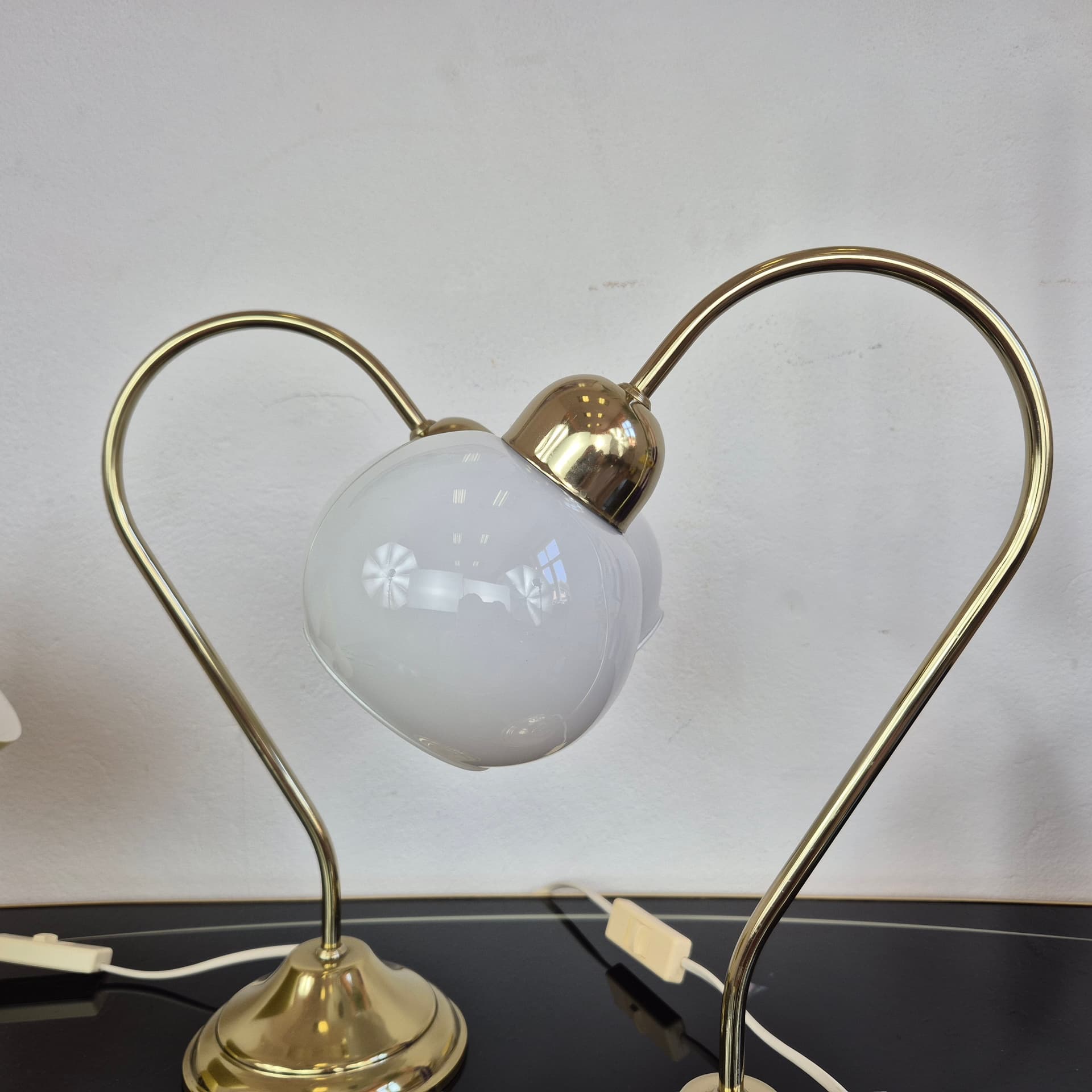 Para lamp stołowych, złoty mosiądz, szkło biały, lata 80. - 388653