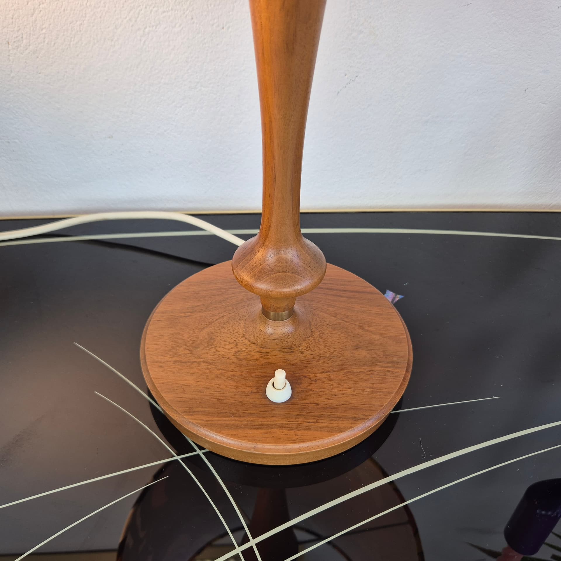 Lampa stołowa, teak brązowy, tkanina pomarańczowa żółta brązowa biała, Dania, lata 60. - 388685