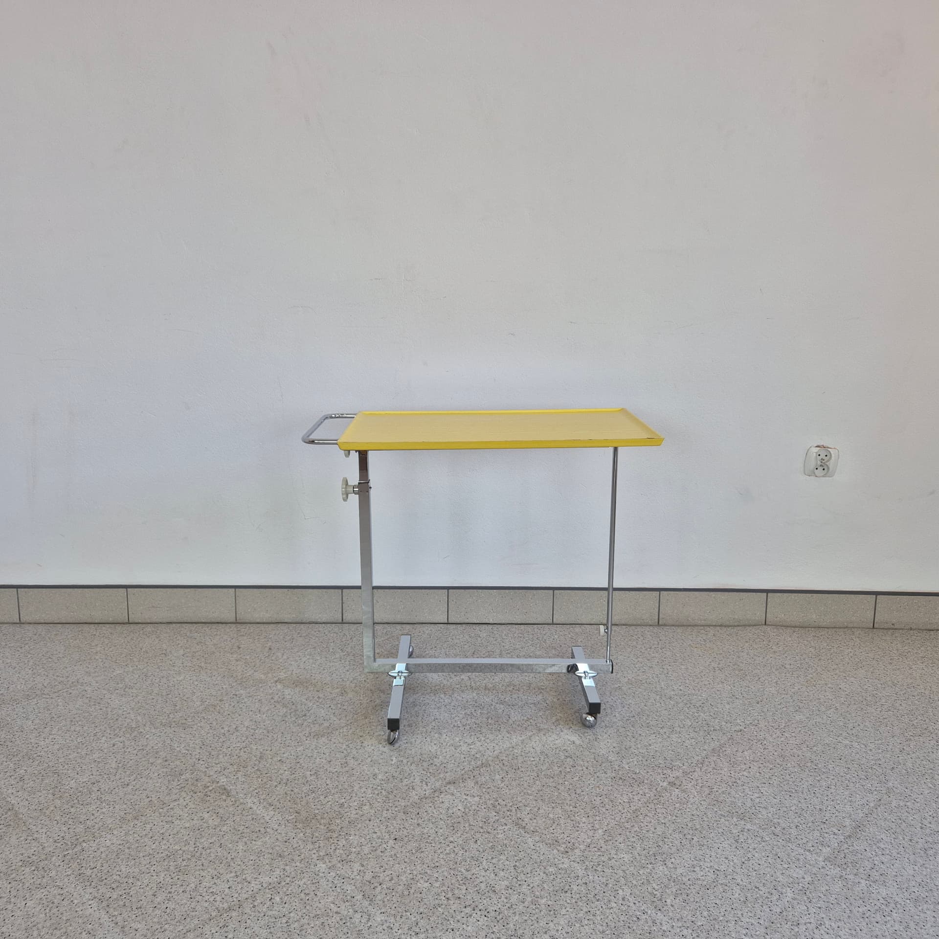 Mobile Side Table, yellow top, chromed steel, Germany, 1970s. - 388943