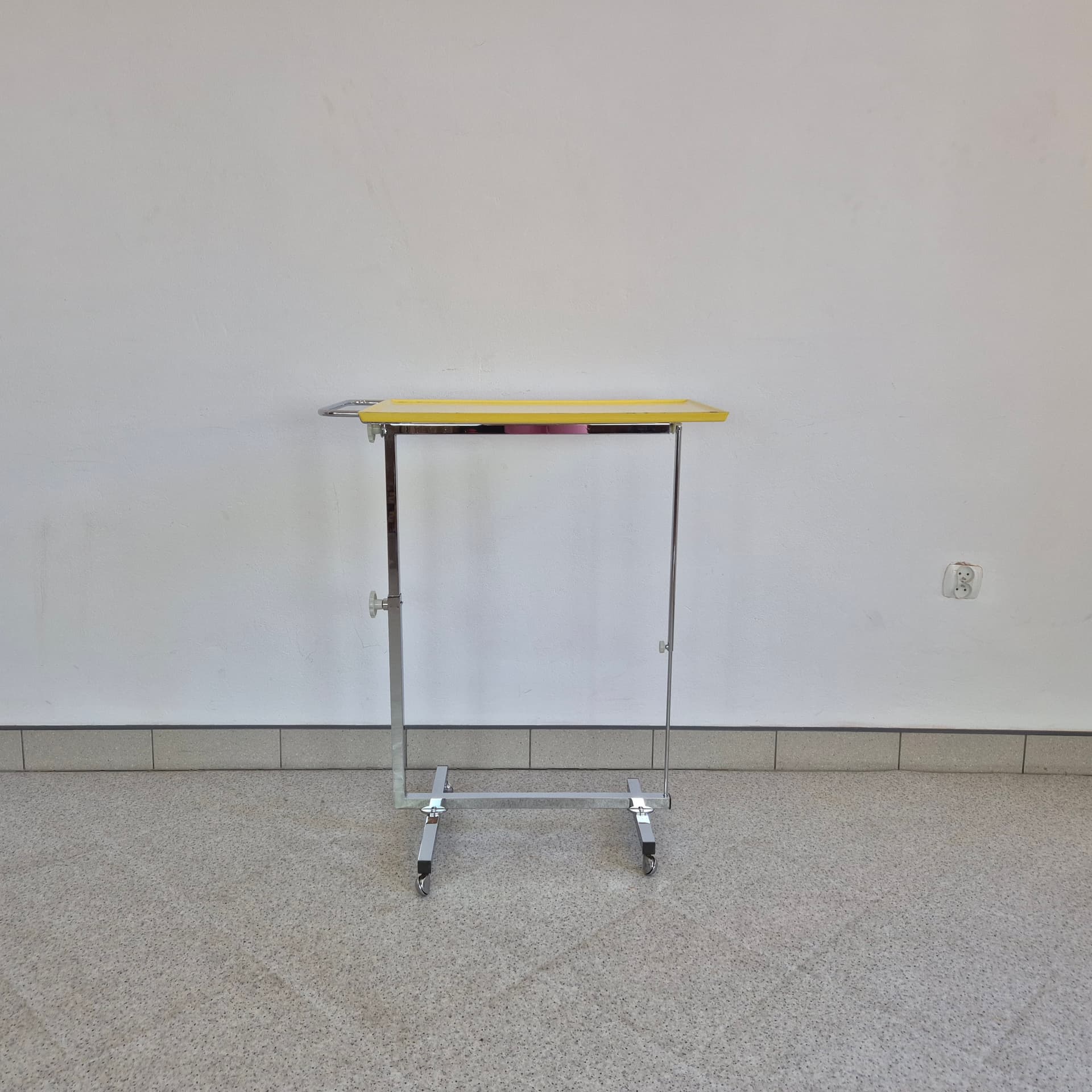 Mobile Side Table, yellow top, chromed steel, Germany, 1970s. - 388951