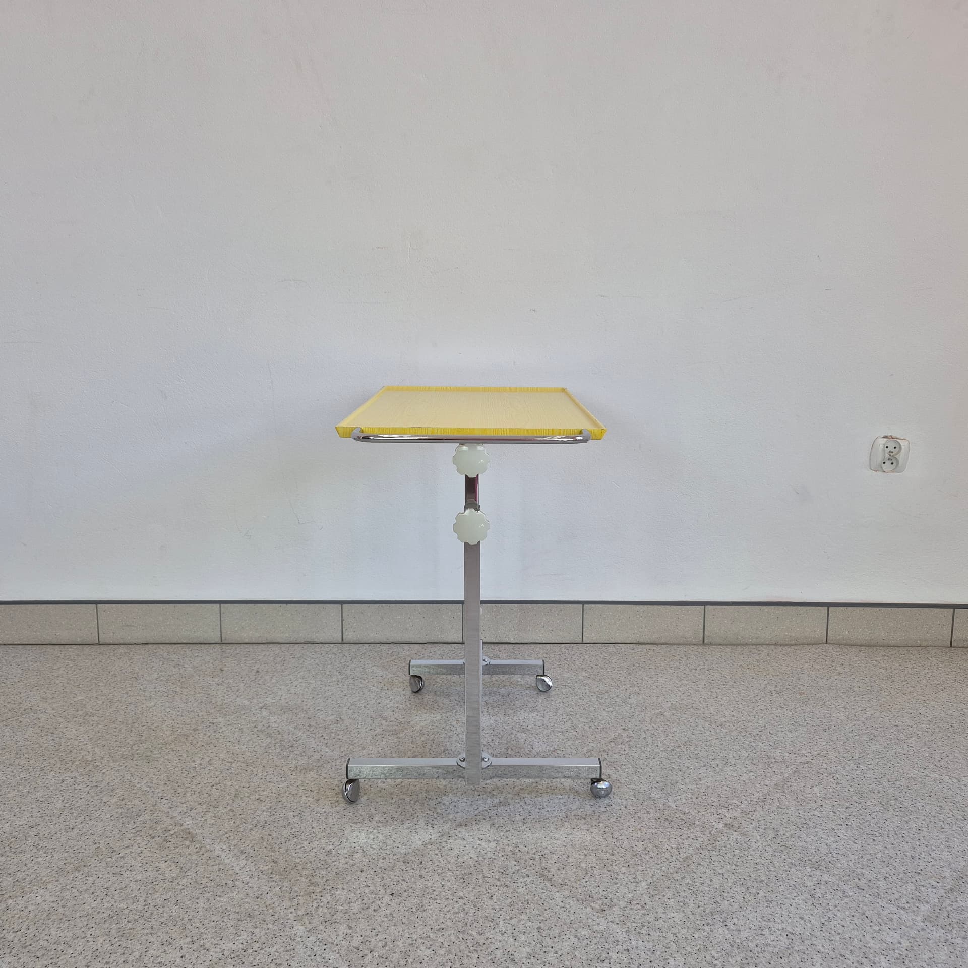 Mobile Side Table, yellow top, chromed steel, Germany, 1970s. - 388946