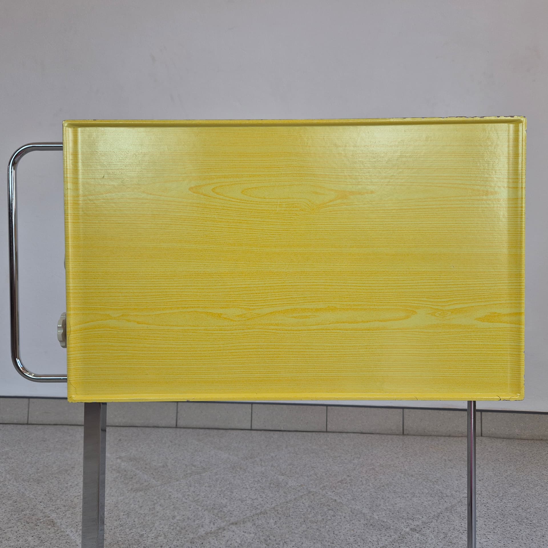 Mobile Side Table, yellow top, chromed steel, Germany, 1970s. - 388948