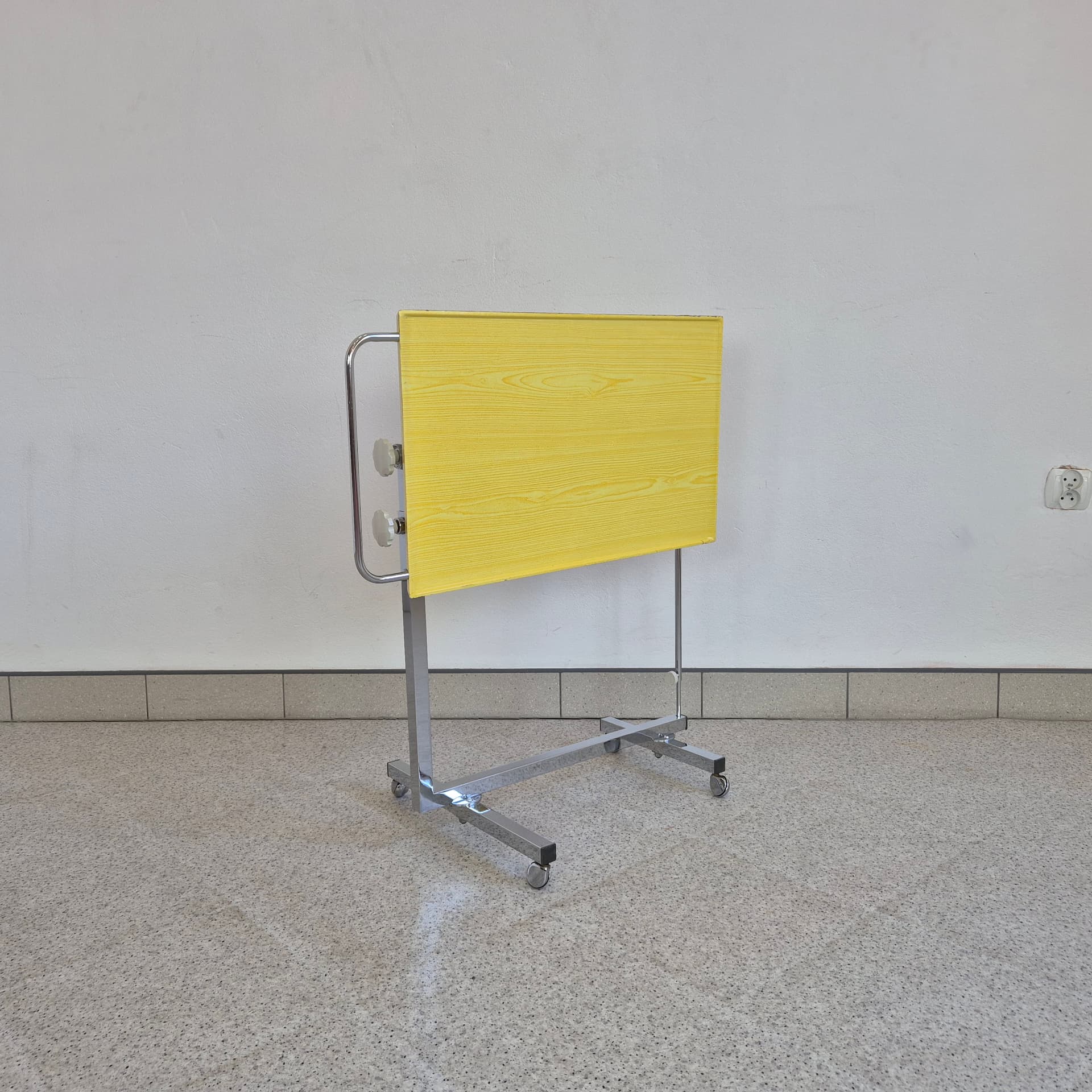 Mobile Side Table, yellow top, chromed steel, Germany, 1970s. - 388949