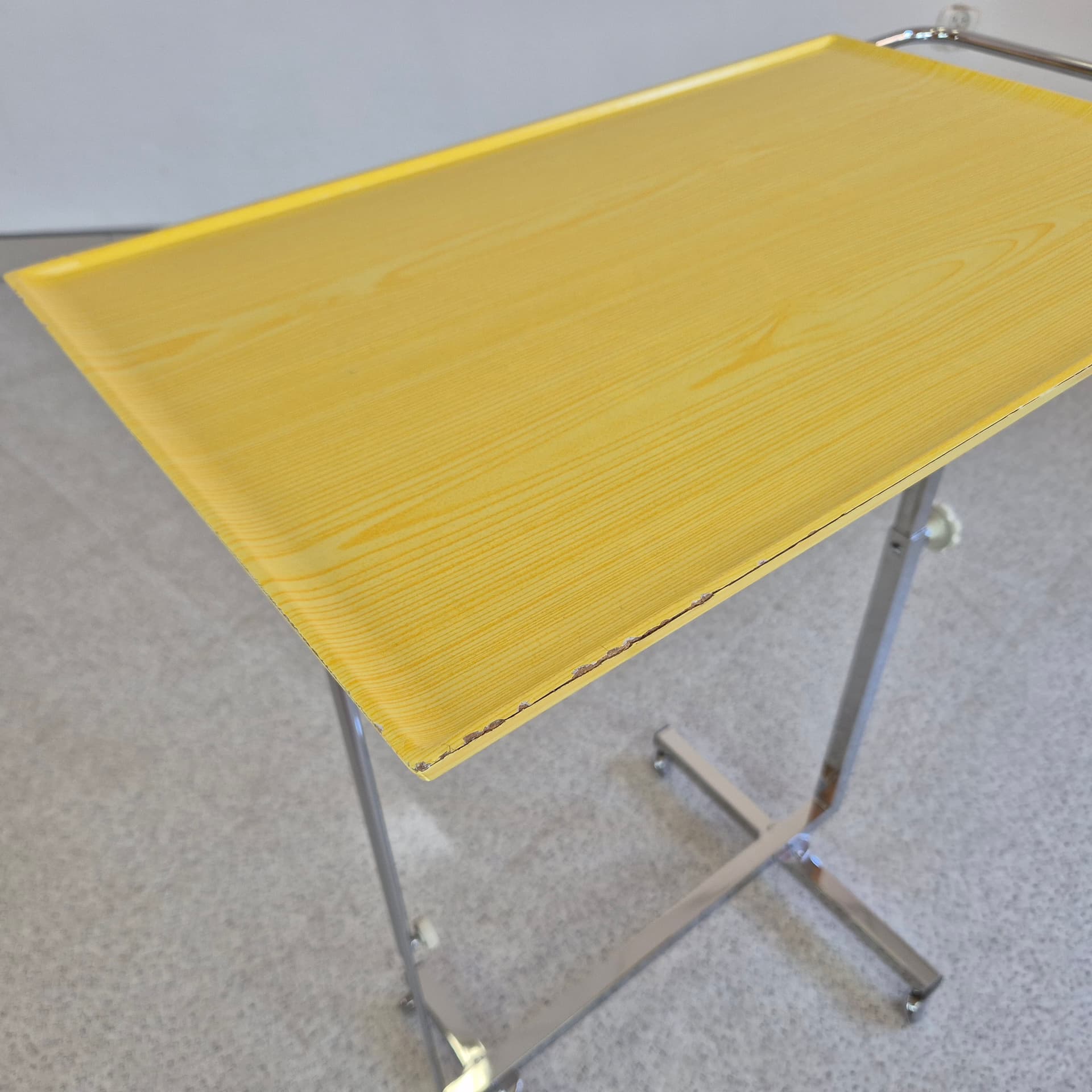 Mobile Side Table, yellow top, chromed steel, Germany, 1970s. - 388944