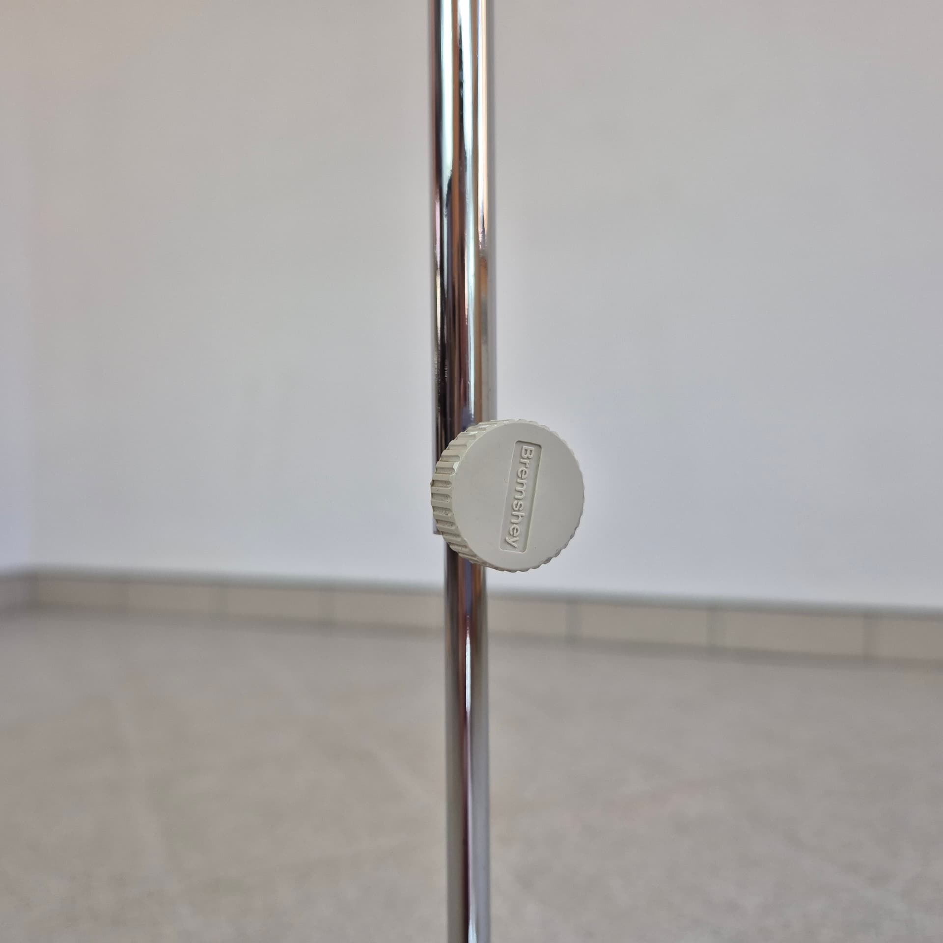 Mobile Side Table, yellow top, chromed steel, Germany, 1970s. - 388945