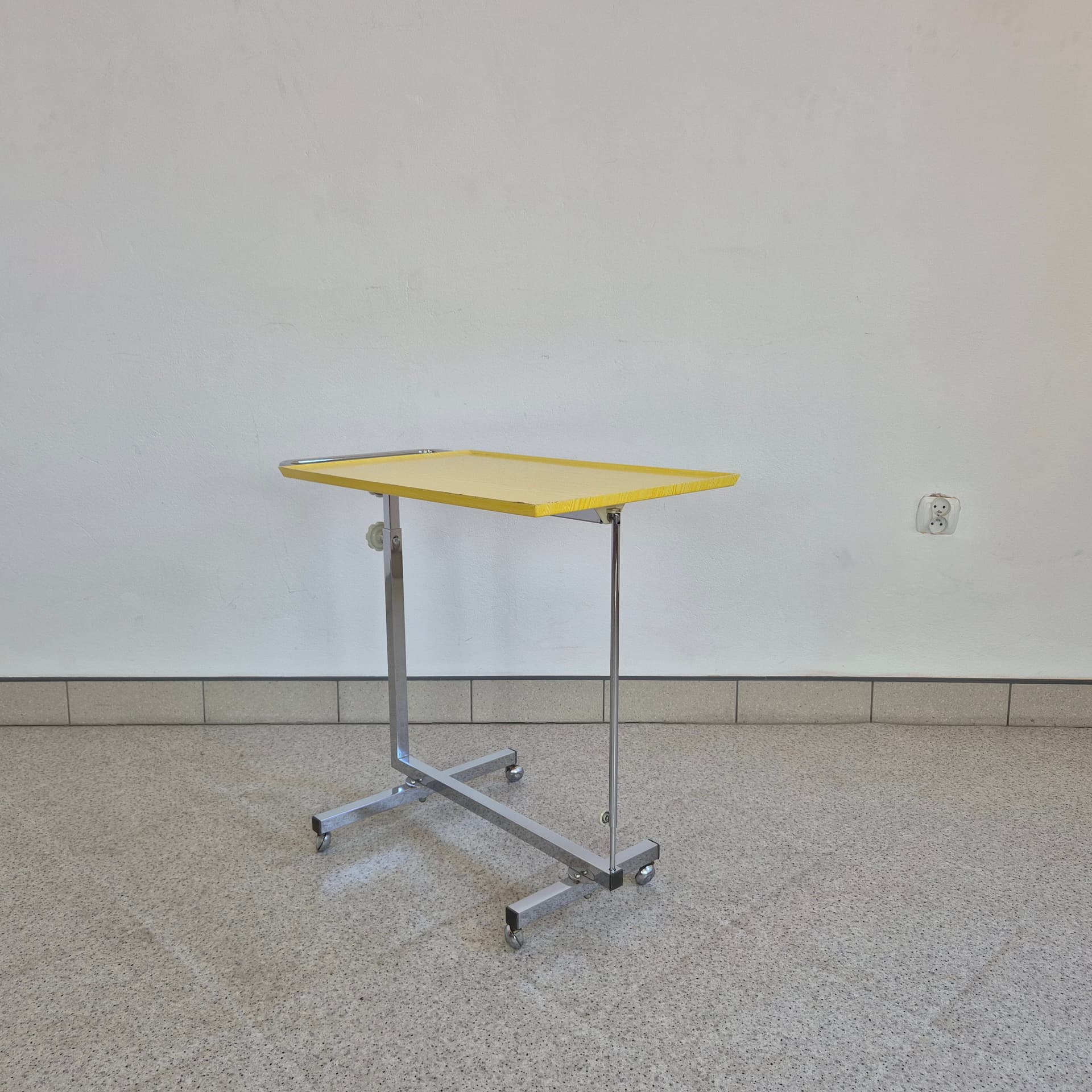 Mobile Side Table, yellow top, chromed steel, Germany, 1970s. - 388952