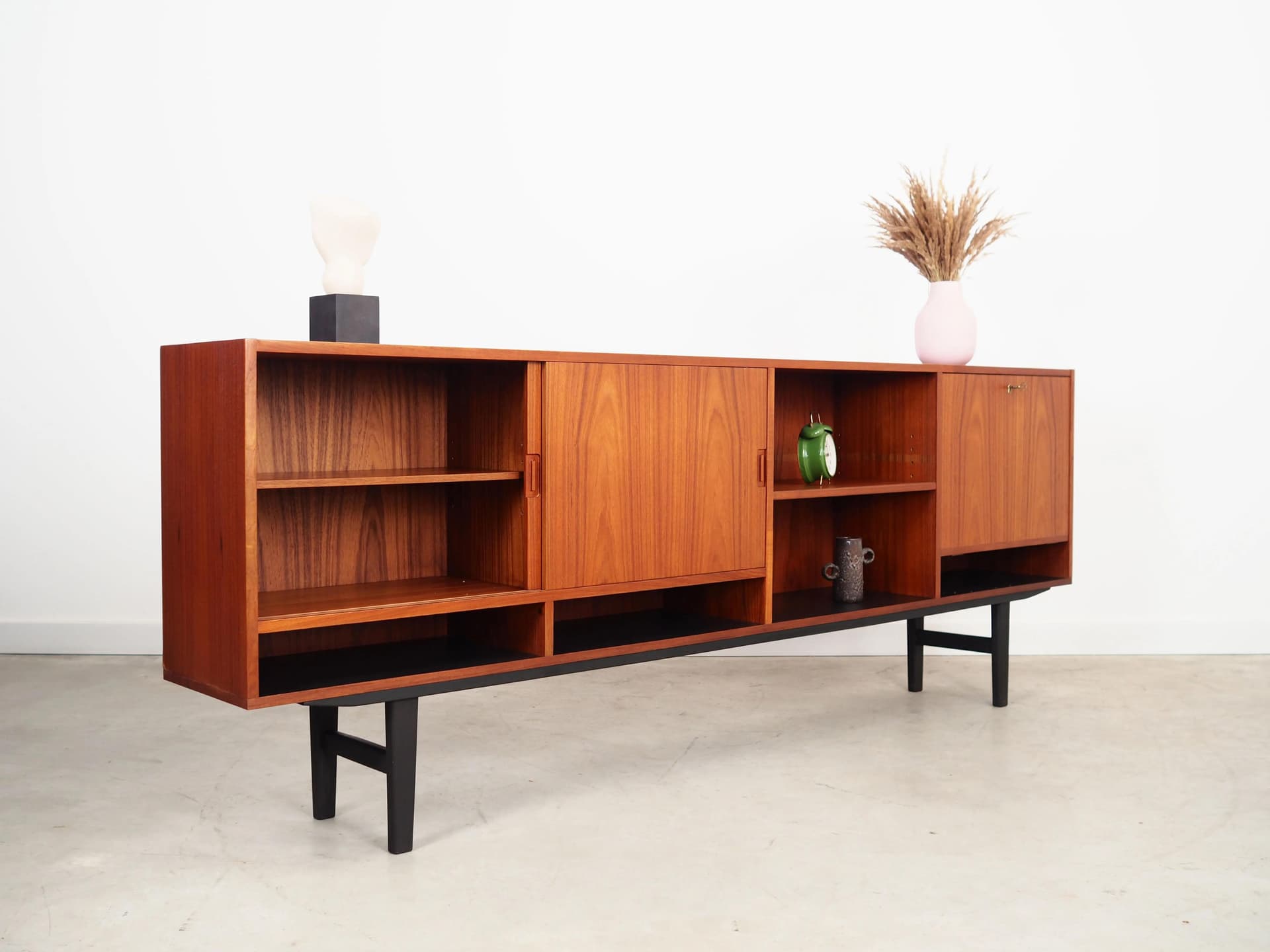 Sideboard, teak pomarańczowy, drewno czarne, Dania, lata 70. - 28628