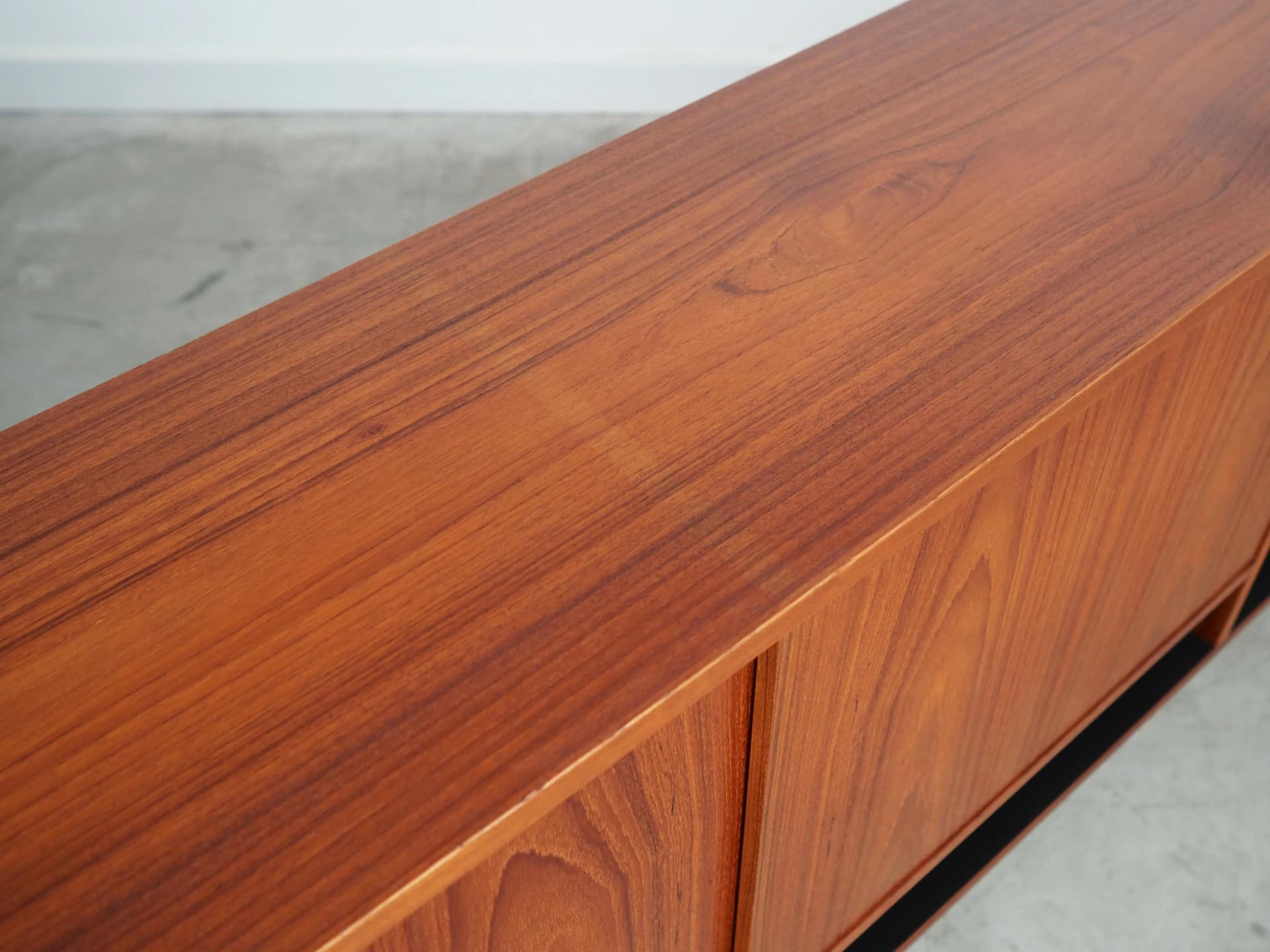 Sideboard, teak pomarańczowy, drewno czarne, Dania, lata 70. - 28632