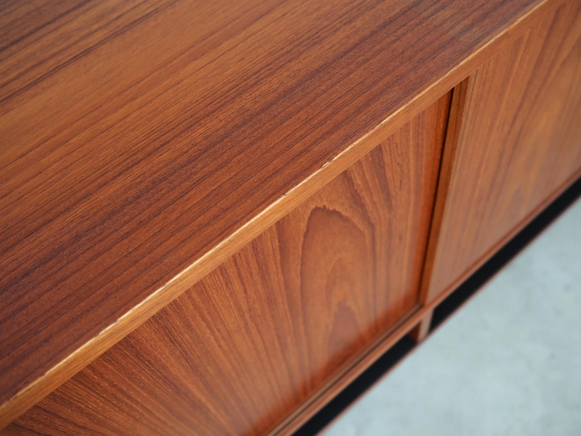 Sideboard, teak pomarańczowy, drewno czarne, Dania, lata 70. - 28631