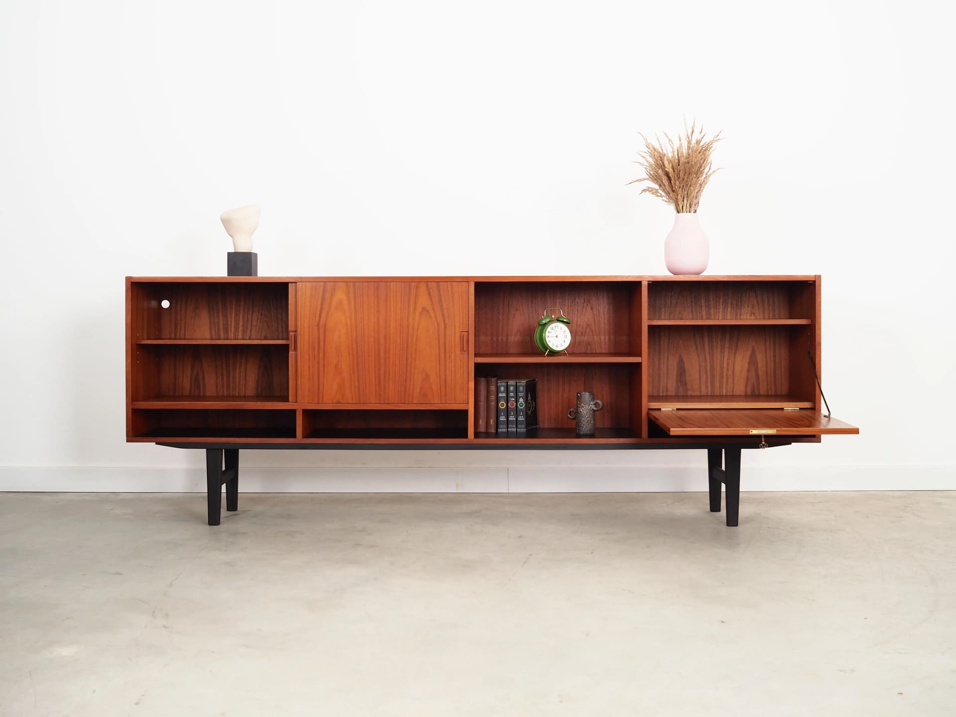 Sideboard, teak pomarańczowy, drewno czarne, Dania, lata 70. - 28624
