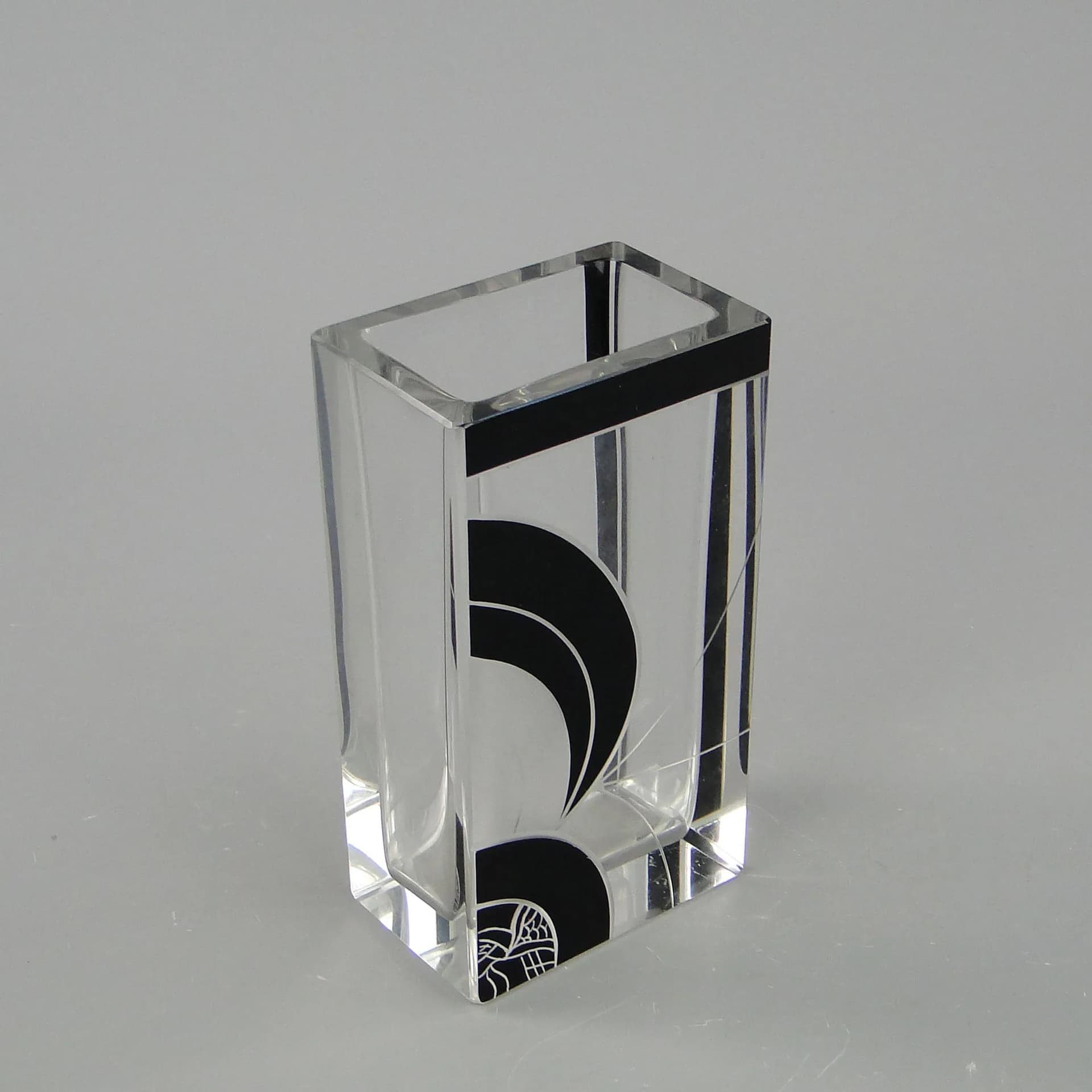 Vase Art Deco, transparent crystal, black enamel, by K. Palda, Czechoslovakia, 1930s. - 389237