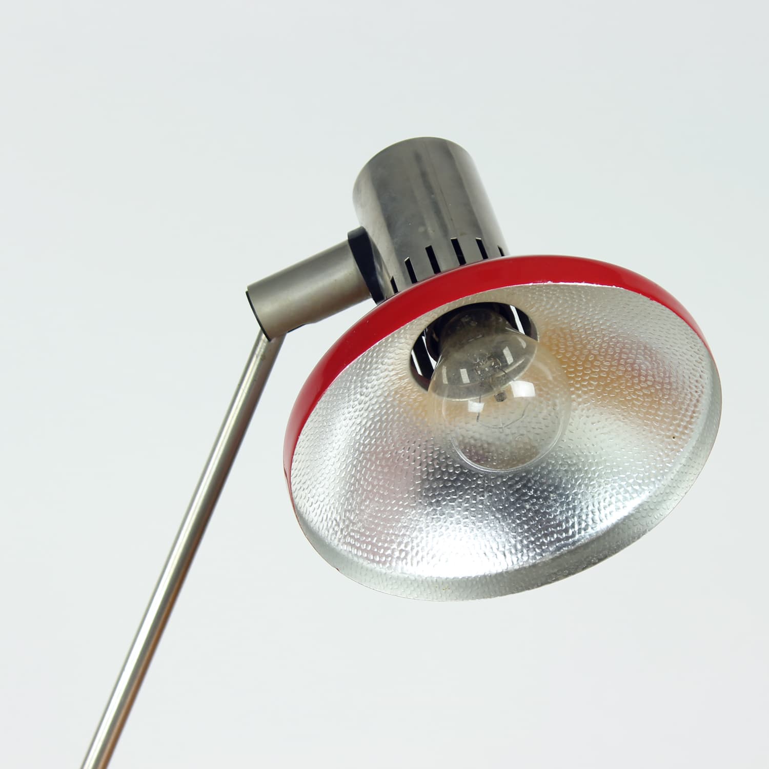 Lampa stołowa, czerwony aluminium, stal szczotkowana, Niemcy, lata 70. - 389434