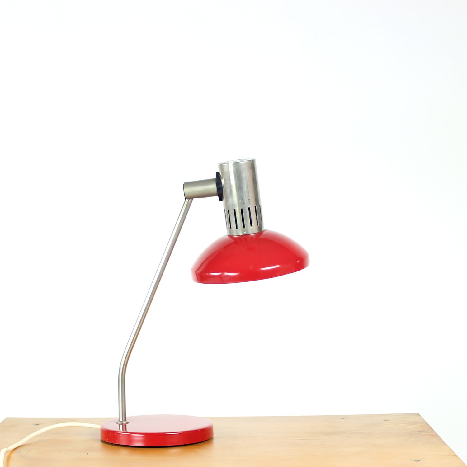 Lampa stołowa, czerwony aluminium, stal szczotkowana, Niemcy, lata 70. - 389426
