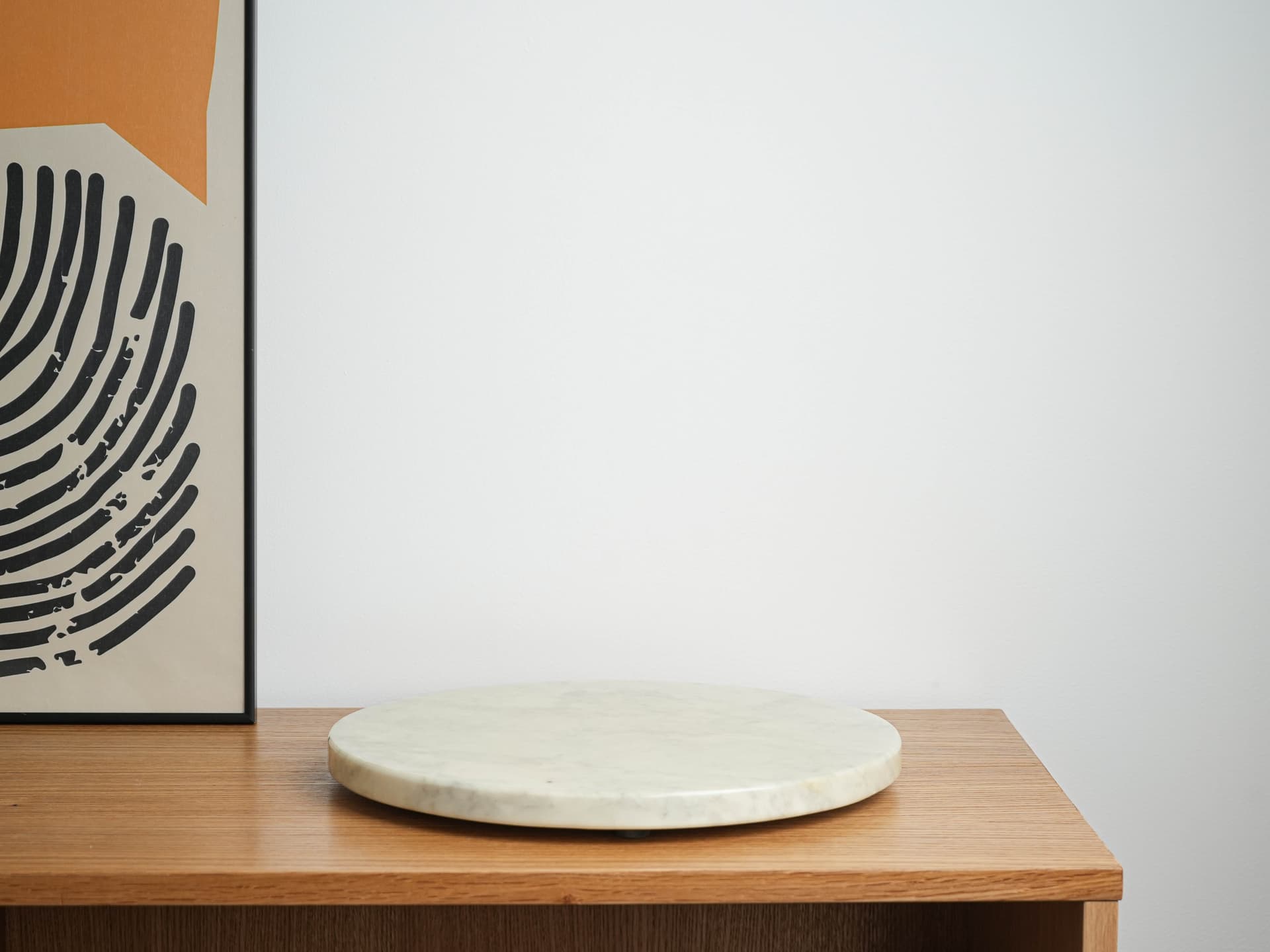 Round platter, white grey marble, Europe, 1970s. - 389628