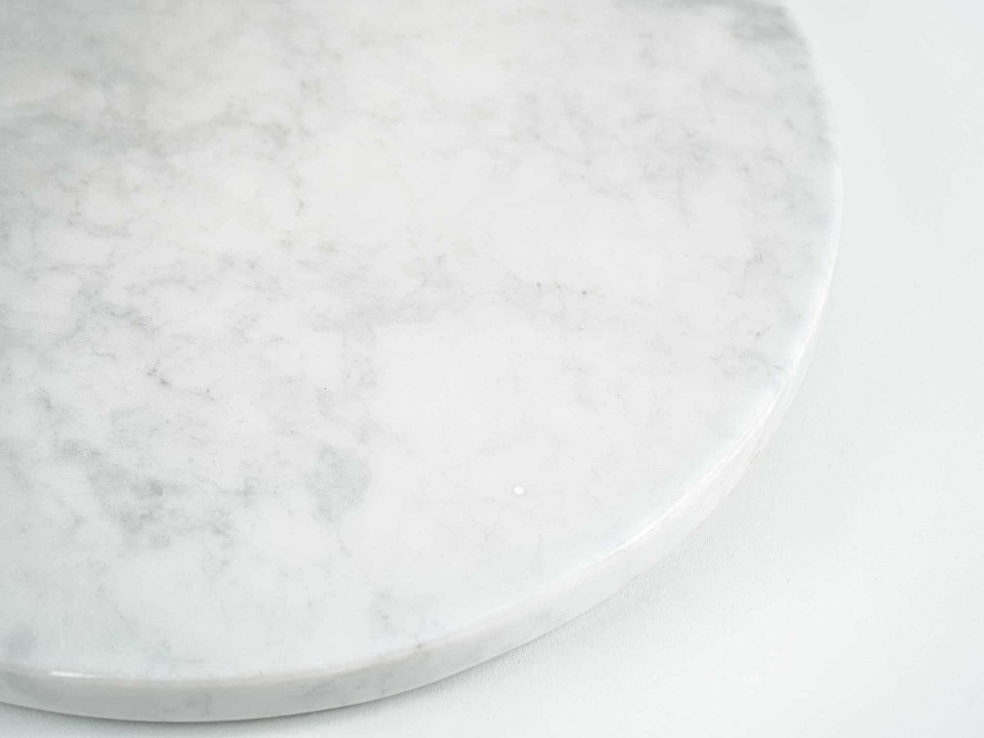 Round platter, white grey marble, Europe, 1970s. - 389629