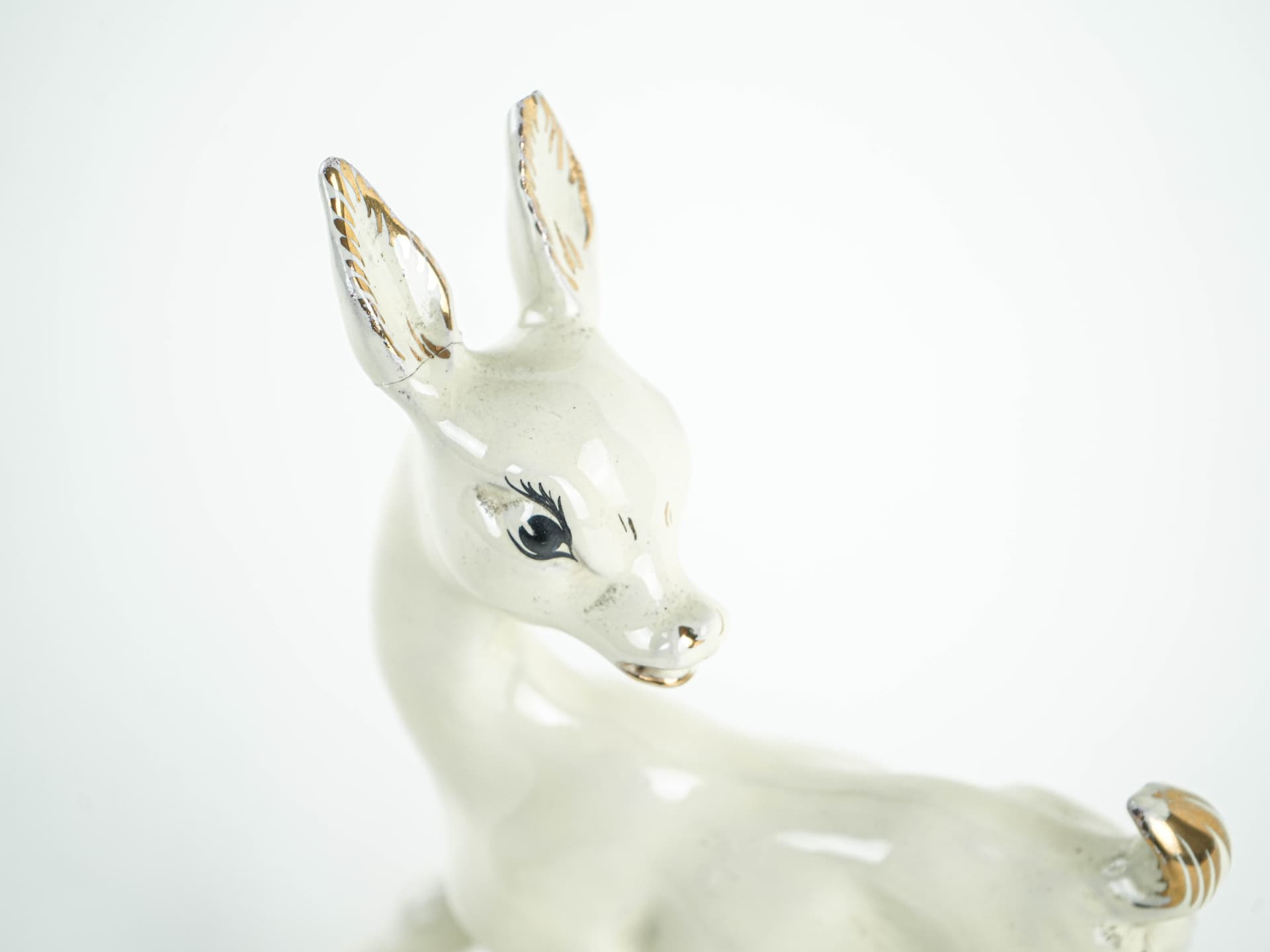 Figurka sarny, porcelana biała, złocona, Dania, lata 70. - 389667