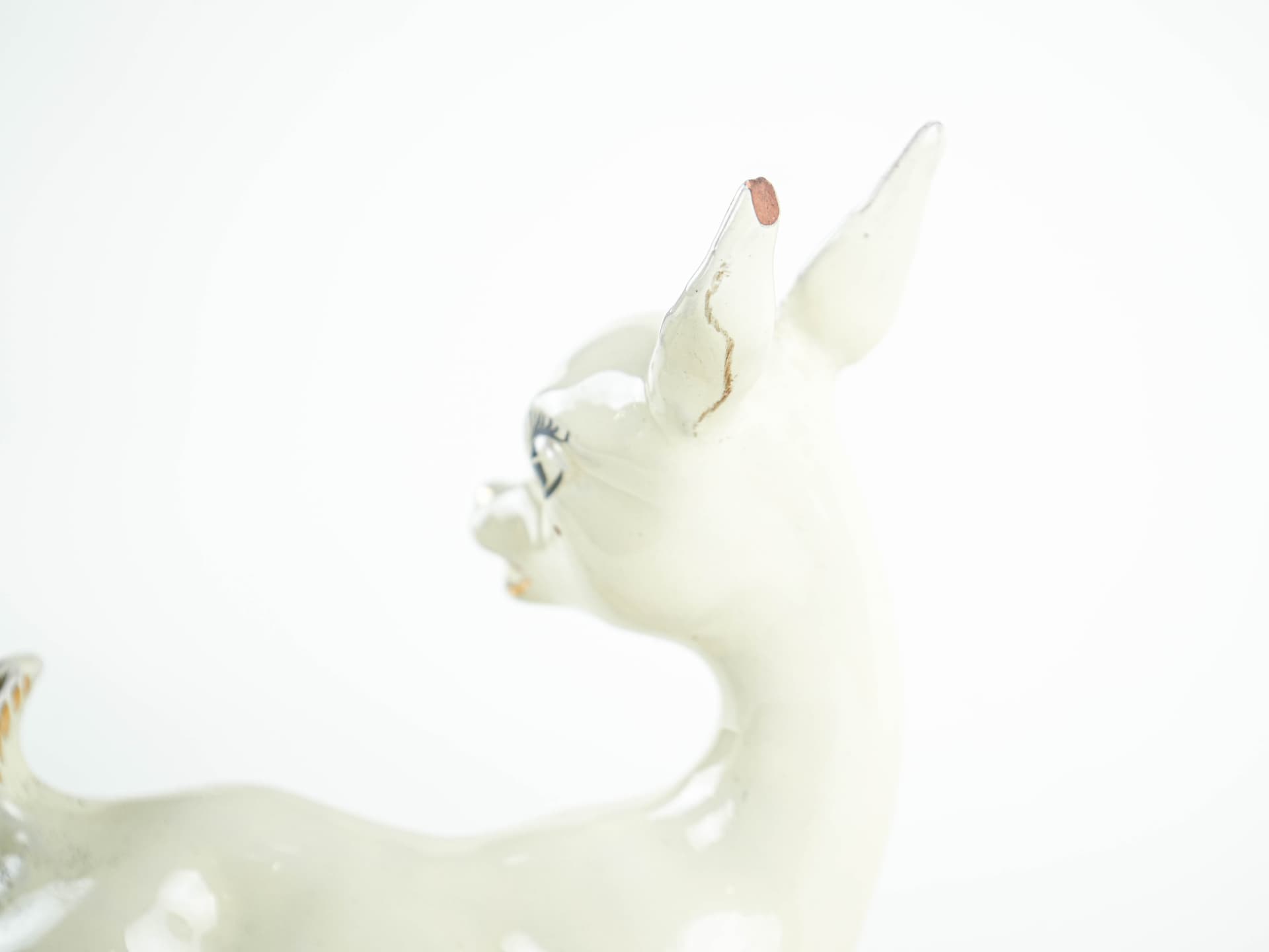 Figurka sarny, porcelana biała, złocona, Dania, lata 70. - 389666