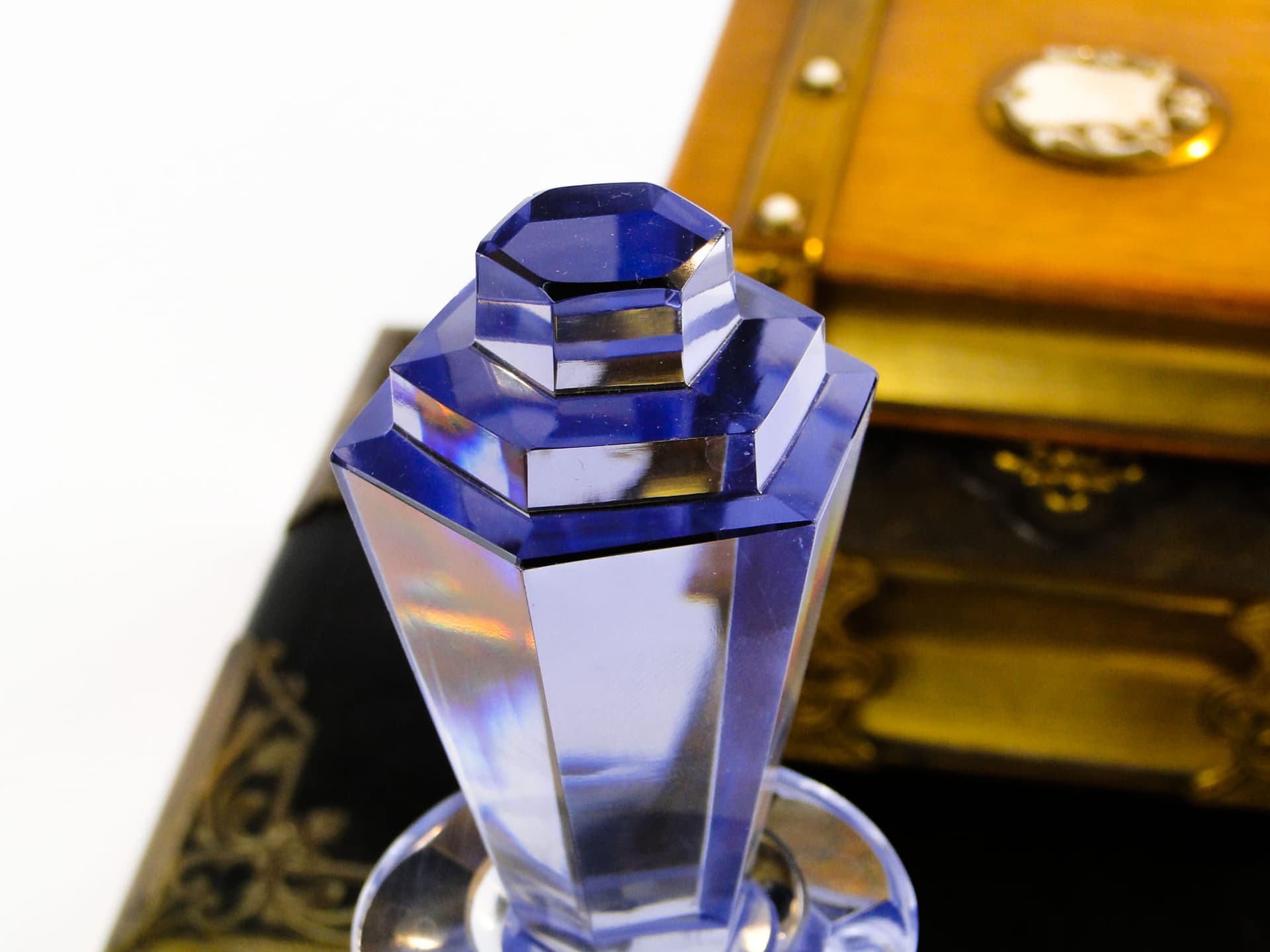 Decanter Art Deco, lavender crystal, by J. Hoffmann, 1920s - 389690