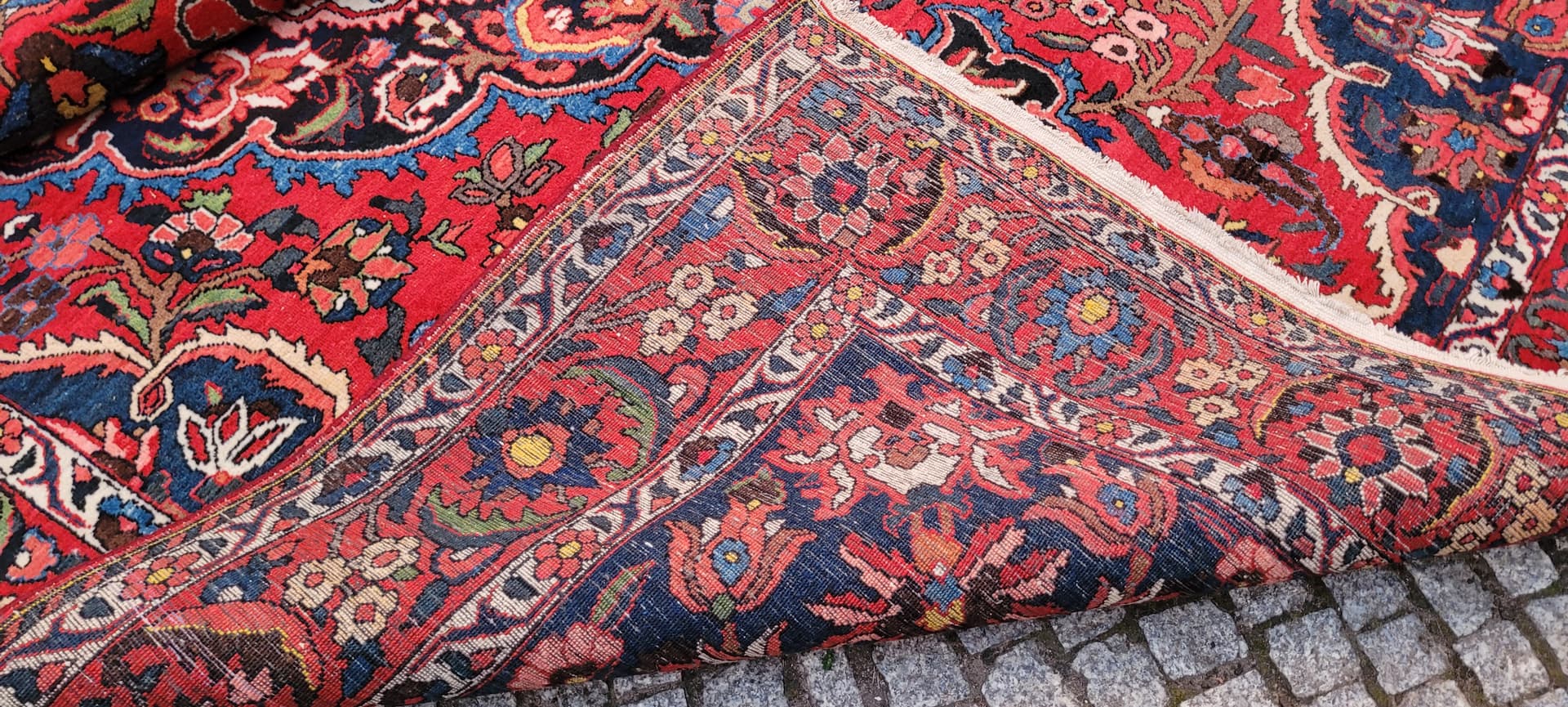 Persian rug Bakhtiari 215x315cm, red blue white green yellow, wool cotton, Iran, early 20th c. - 389895