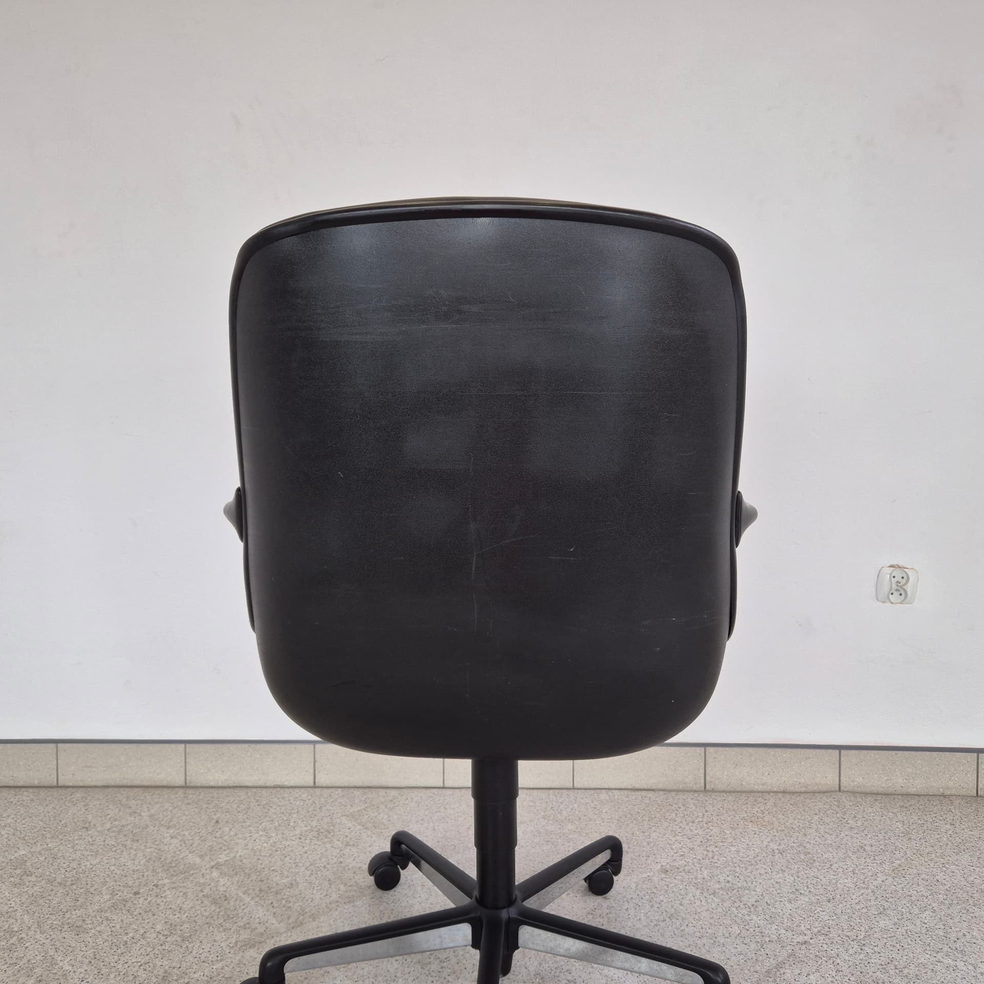 Fotel biurowy, skóra czarna, metal czarny, proj. Ch. Pollock, Niemcy, lata 70. - 389907