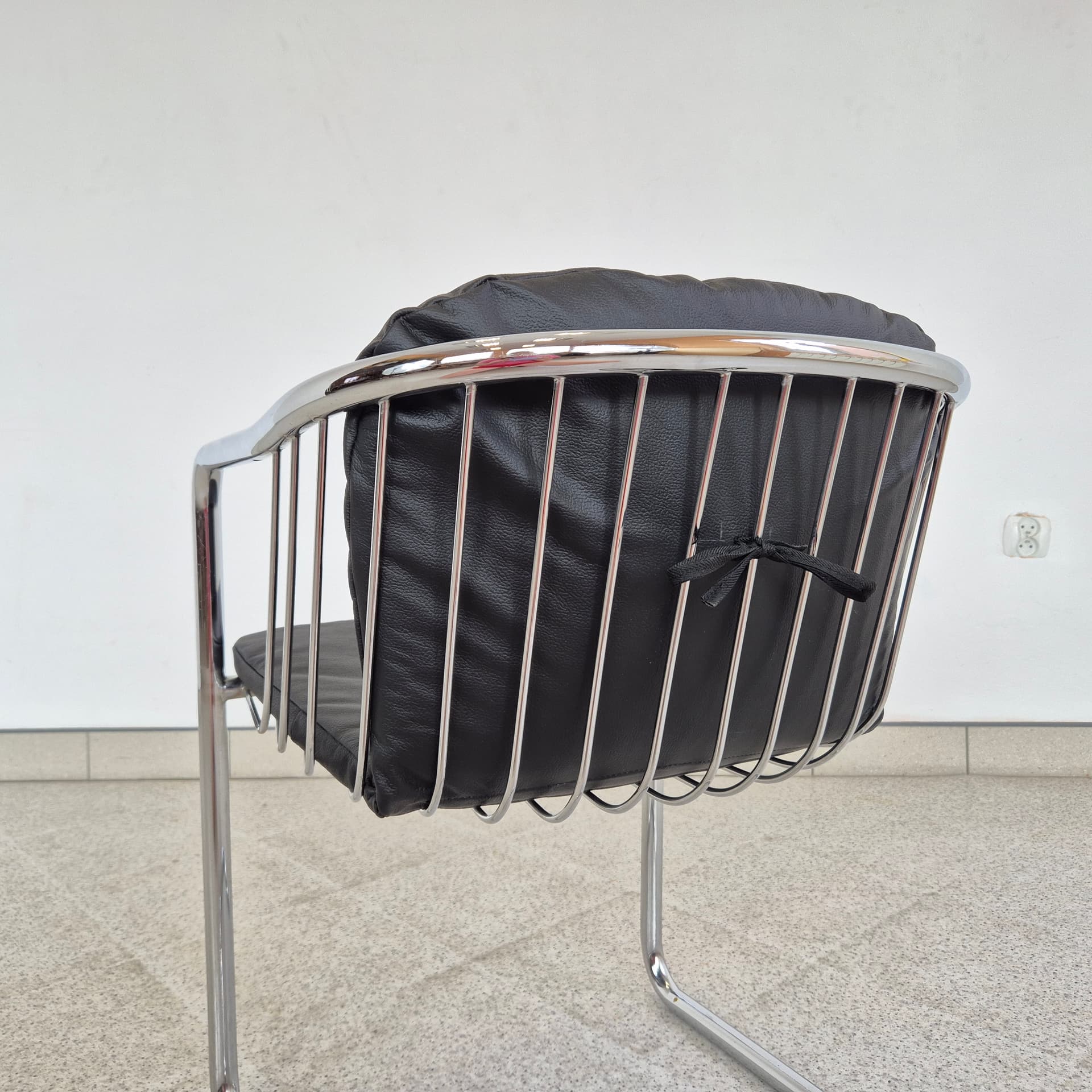 Armchair, black leather, chromed steel, by G. Rinaldi, Italy, 1970s. - 389917