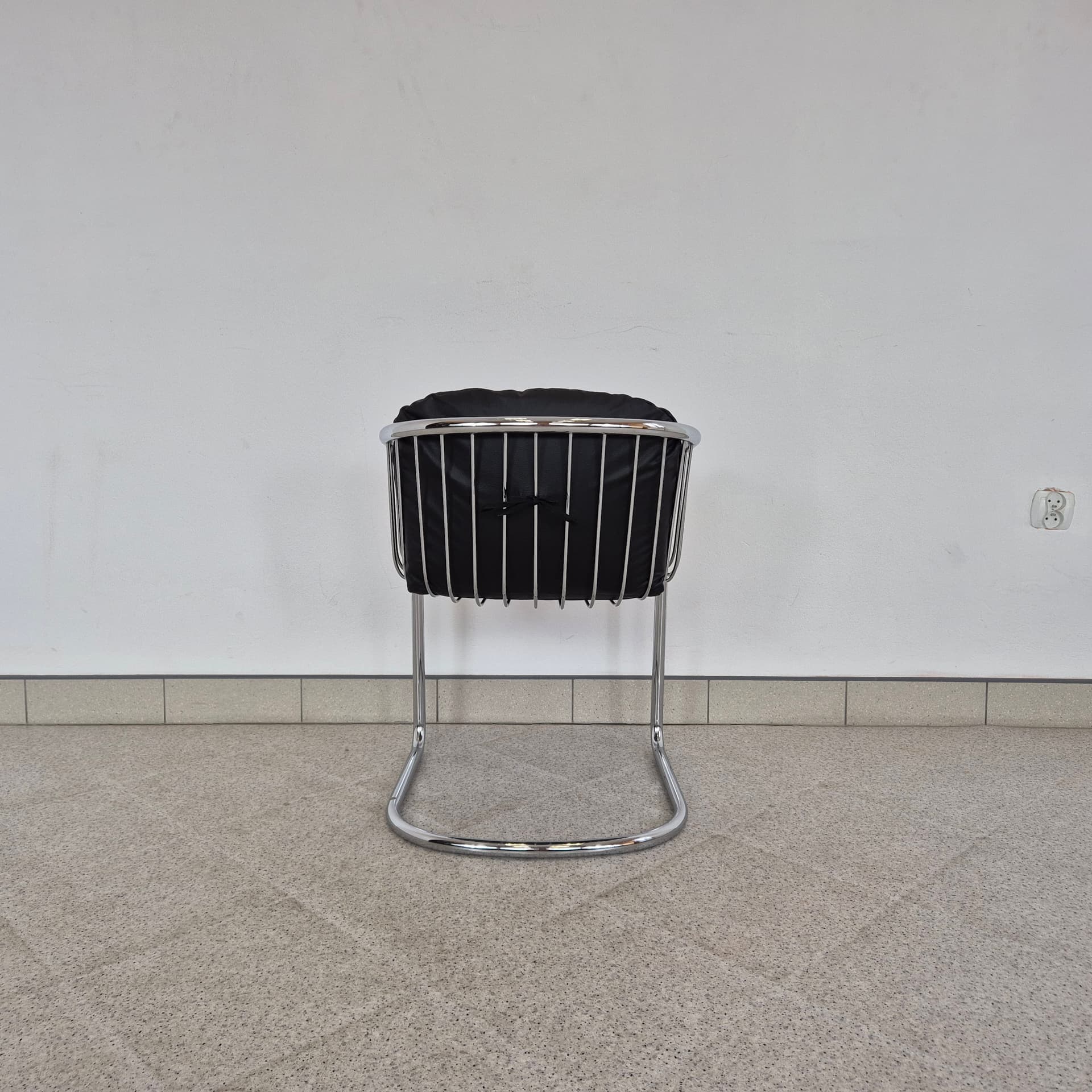 Armchair, black leather, chromed steel, by G. Rinaldi, Italy, 1970s. - 389922