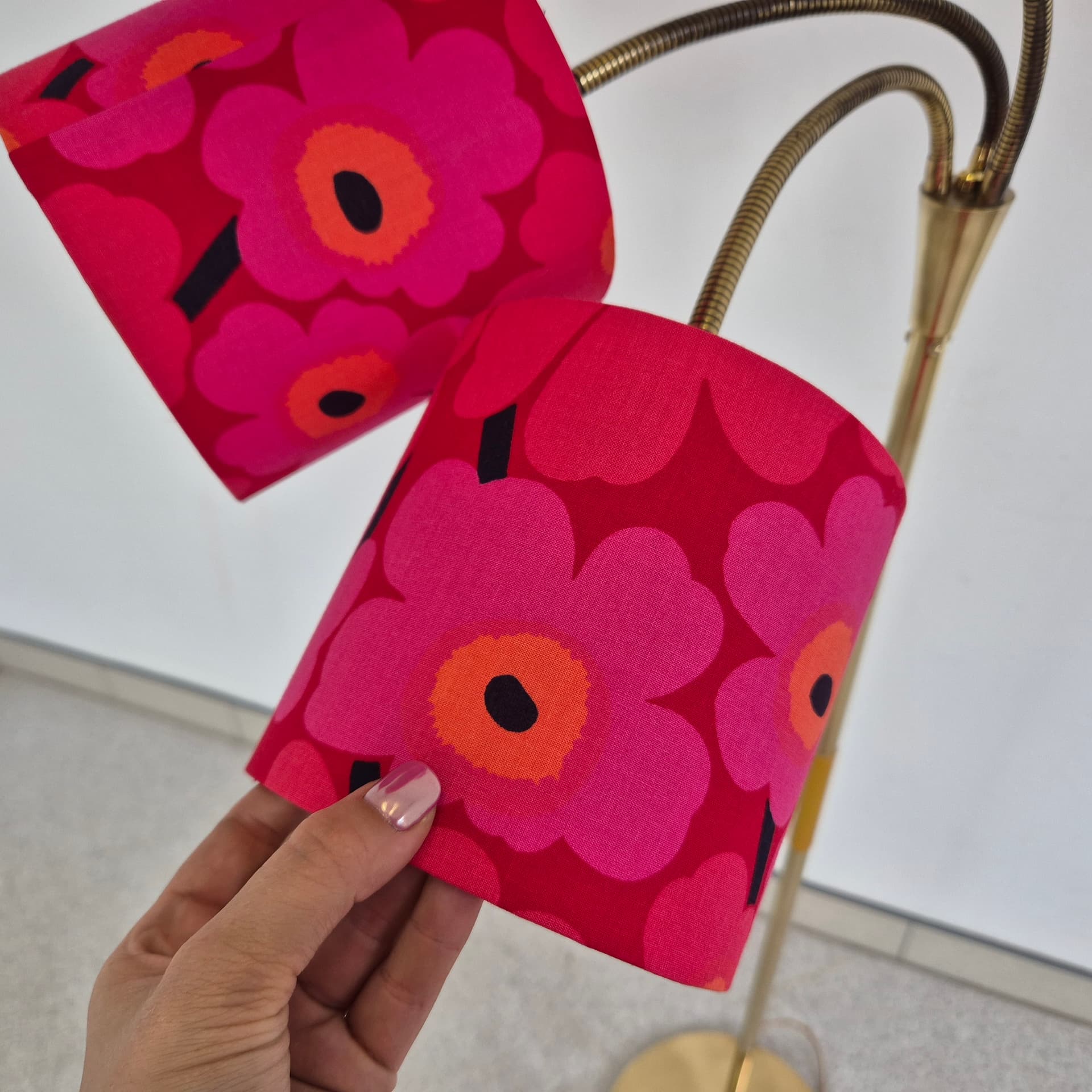 Floor lamp, Marimekko Unikko, brass gold, pink fabric, Germany, 1960s. - 390089