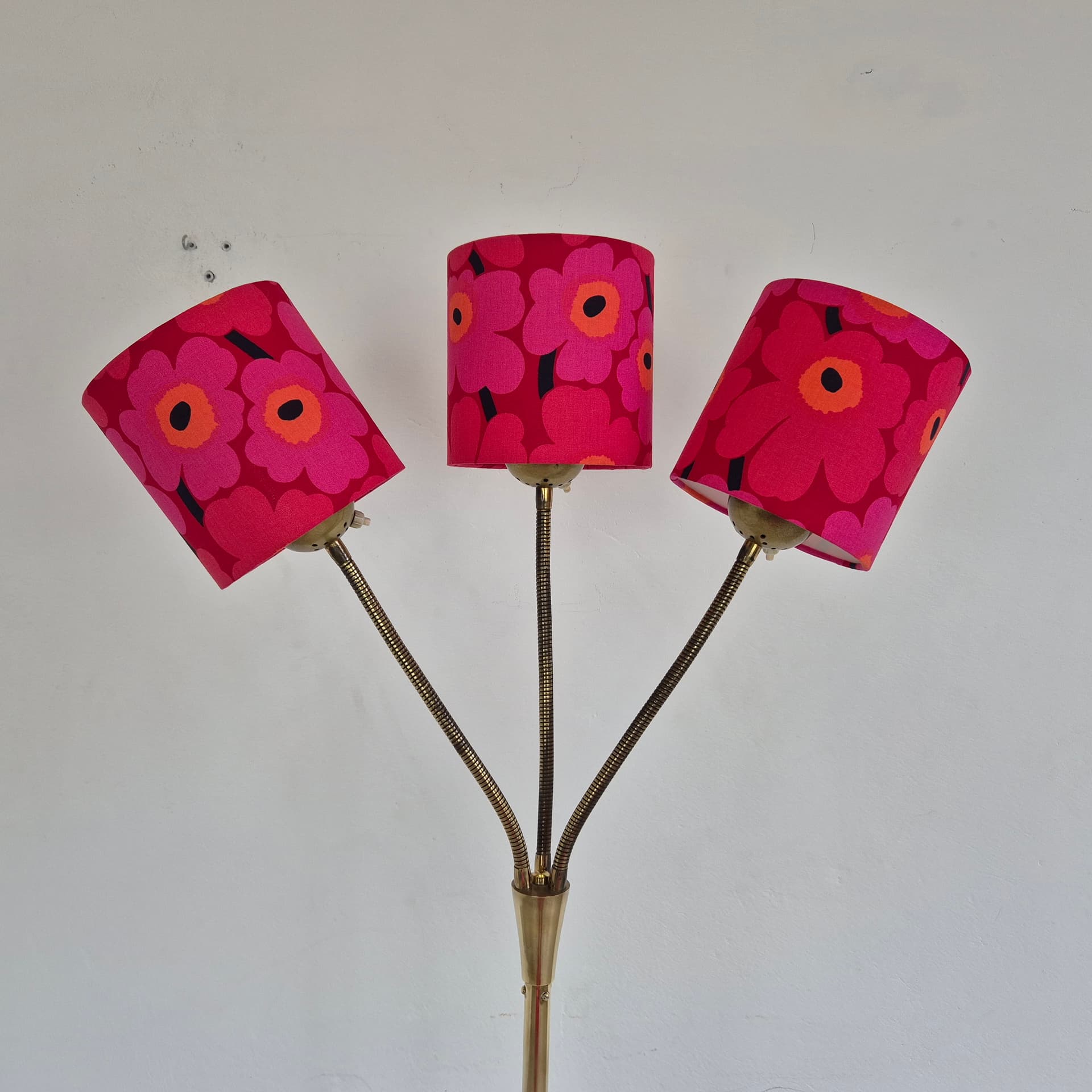 Floor lamp, Marimekko Unikko, brass gold, pink fabric, Germany, 1960s. - 390090