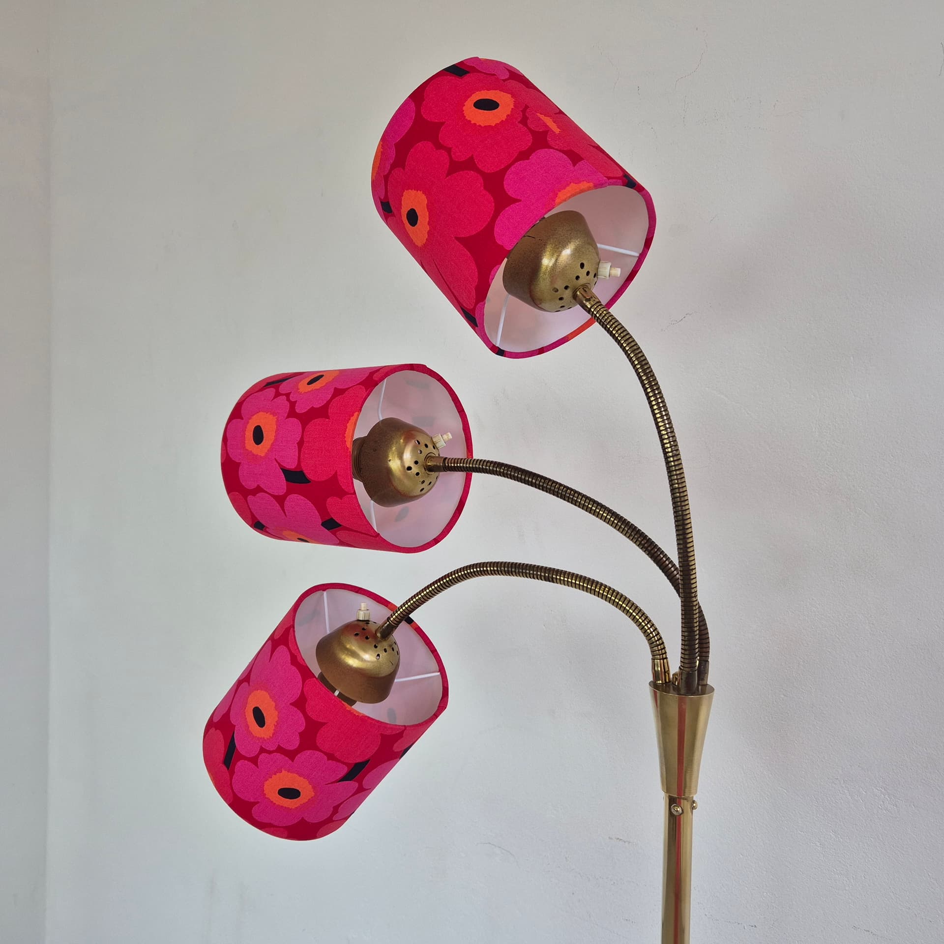Floor lamp, Marimekko Unikko, brass gold, pink fabric, Germany, 1960s. - 390084