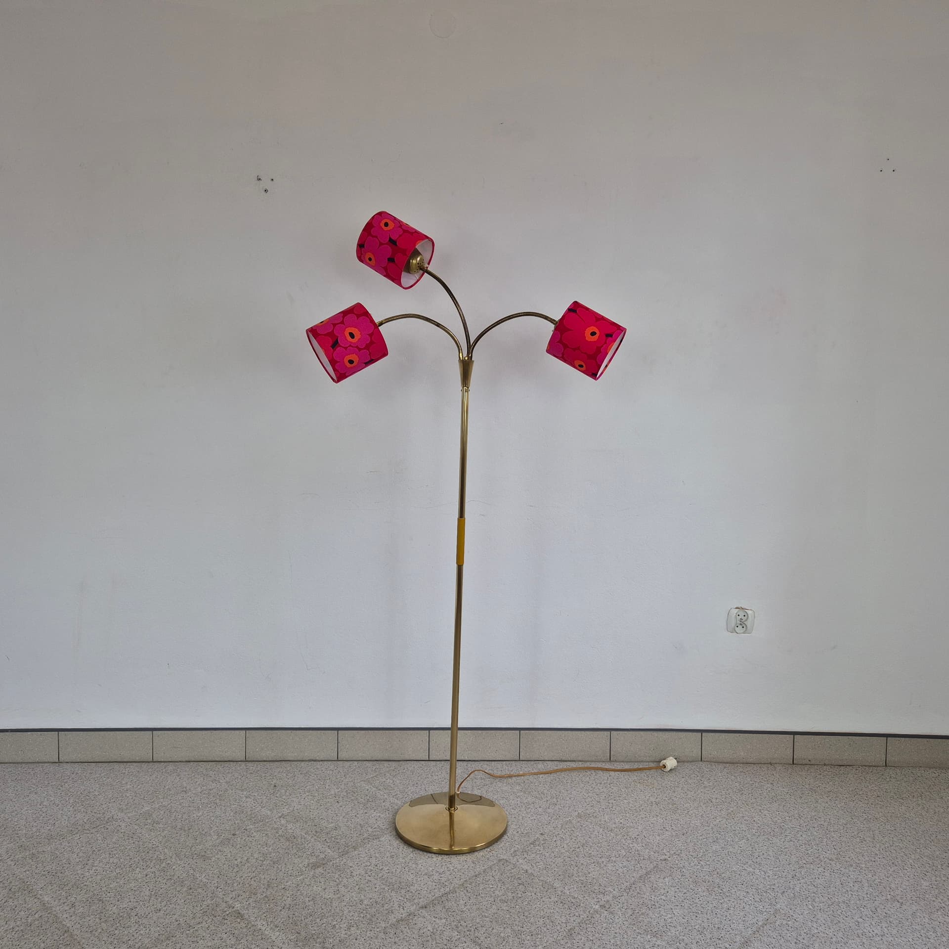 Floor lamp, Marimekko Unikko, brass gold, pink fabric, Germany, 1960s. - 390079