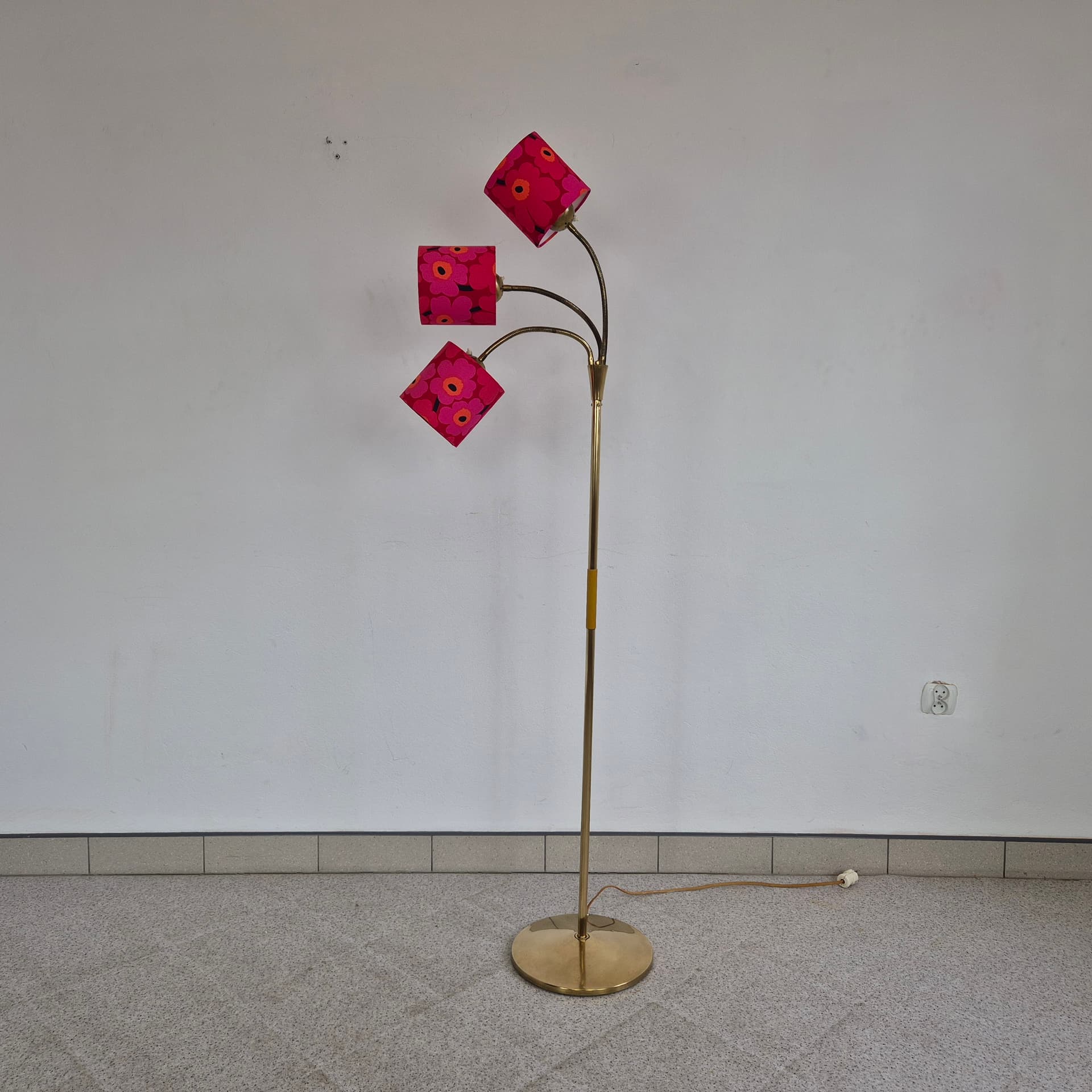 Floor lamp, Marimekko Unikko, brass gold, pink fabric, Germany, 1960s. - 390082