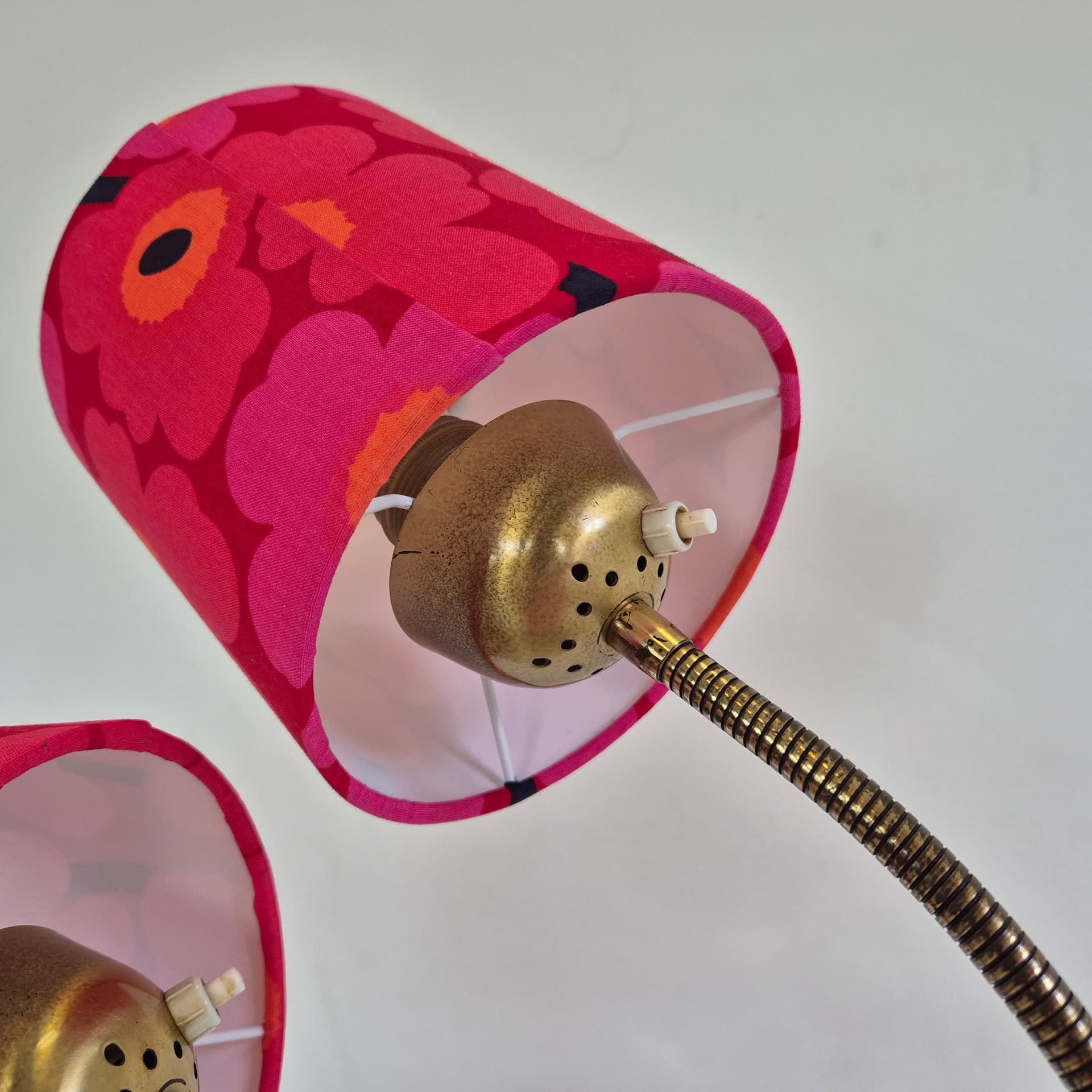 Floor lamp, Marimekko Unikko, brass gold, pink fabric, Germany, 1960s. - 390085
