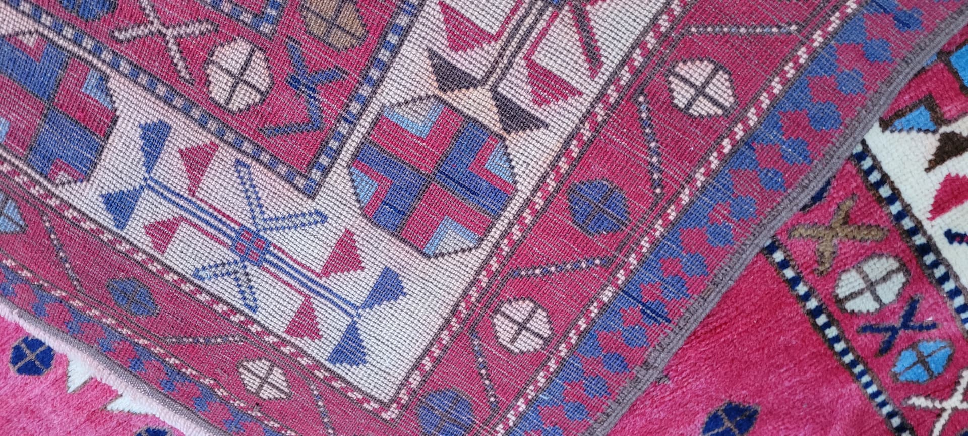 Rug Kazak, 115x163 cm, red blue yellow green white, wool, Azerbaijan, early 20th c. - 390148