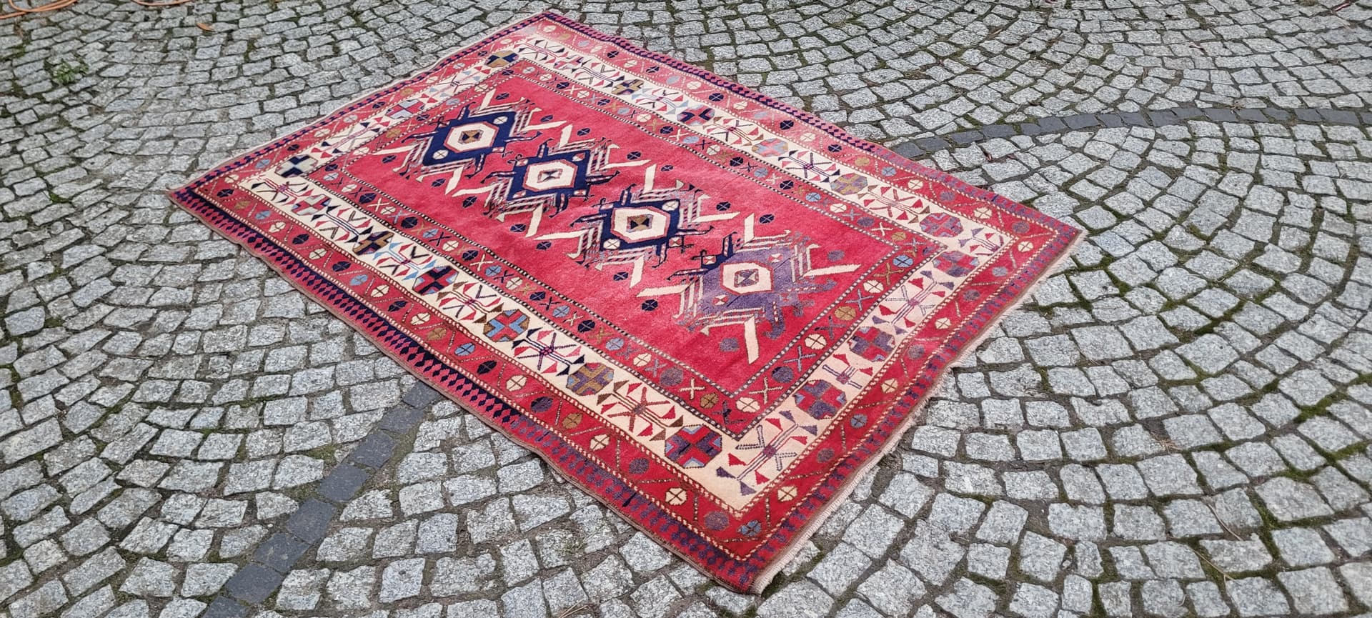 Rug Kazak, 115x163 cm, red blue yellow green white, wool, Azerbaijan, early 20th c. - 390142