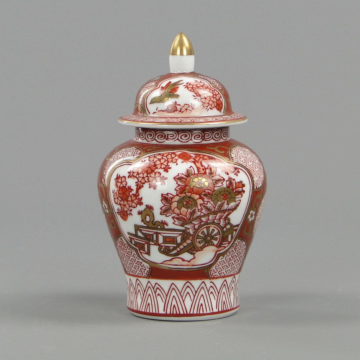 Tea caddy, red white porcelain, gilt, China, 1960s - 390343