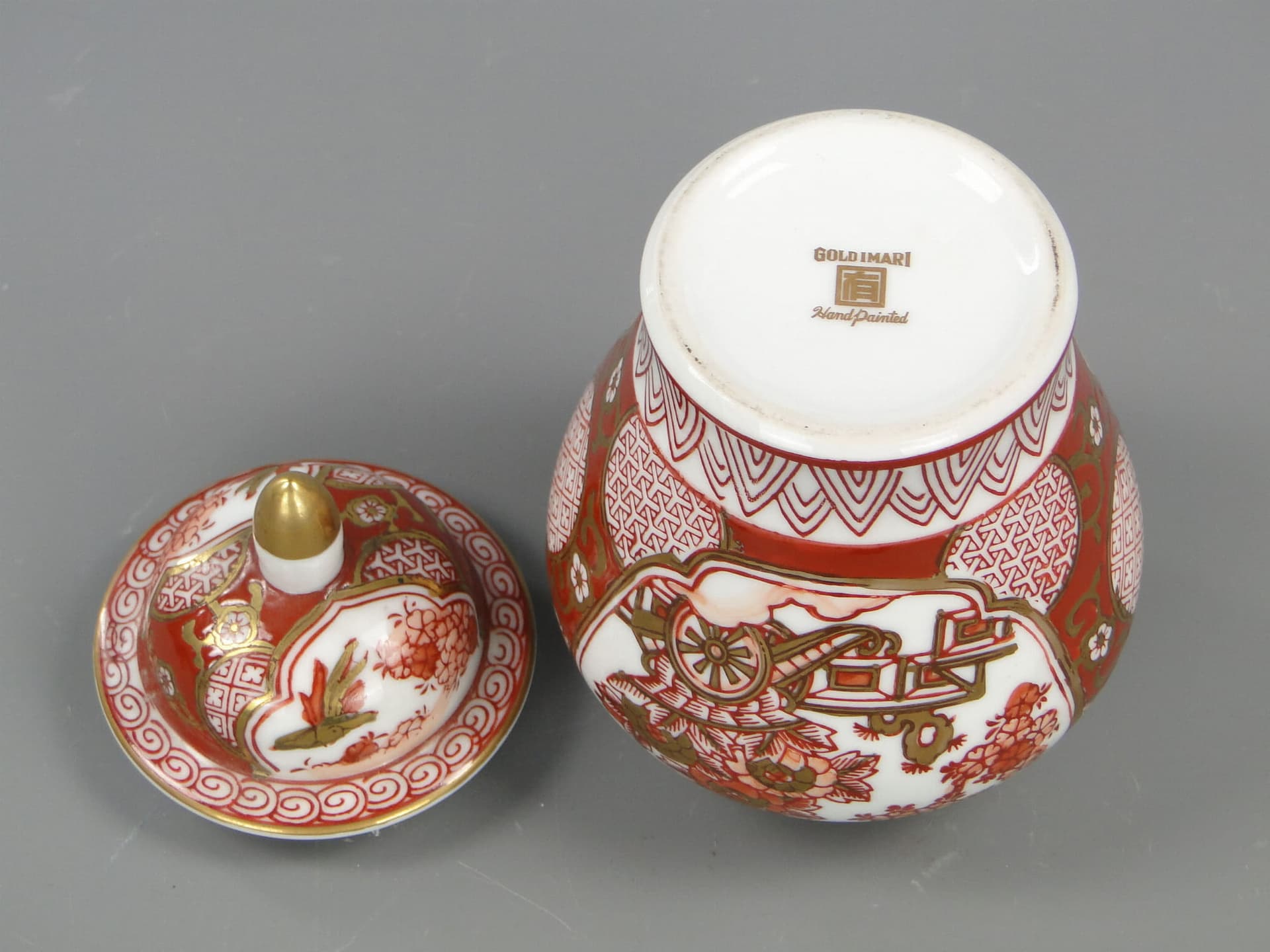 Tea caddy, red white porcelain, gilt, China, 1960s - 390339