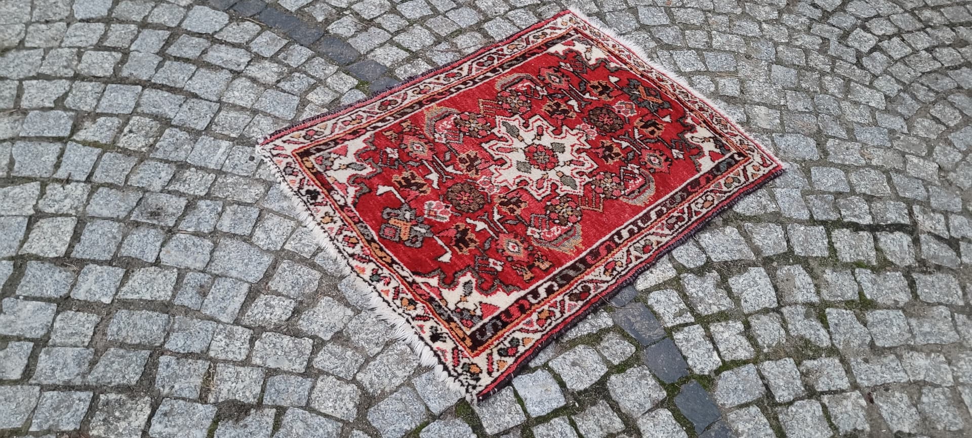 Runner rug Hamadan 85x55 cm, red, wool, Iran, early 20th c. - 390356