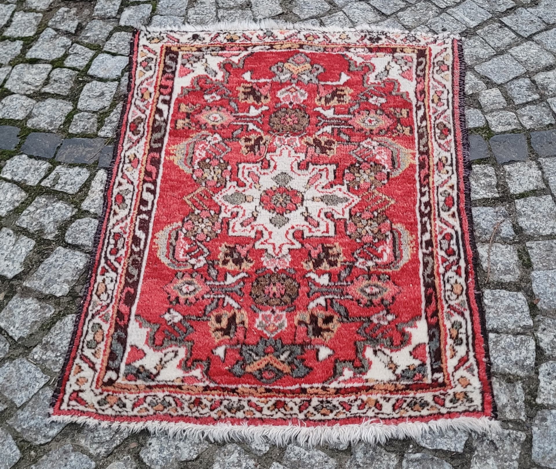 Runner rug Hamadan 85x55 cm, red, wool, Iran, early 20th c. - 390347