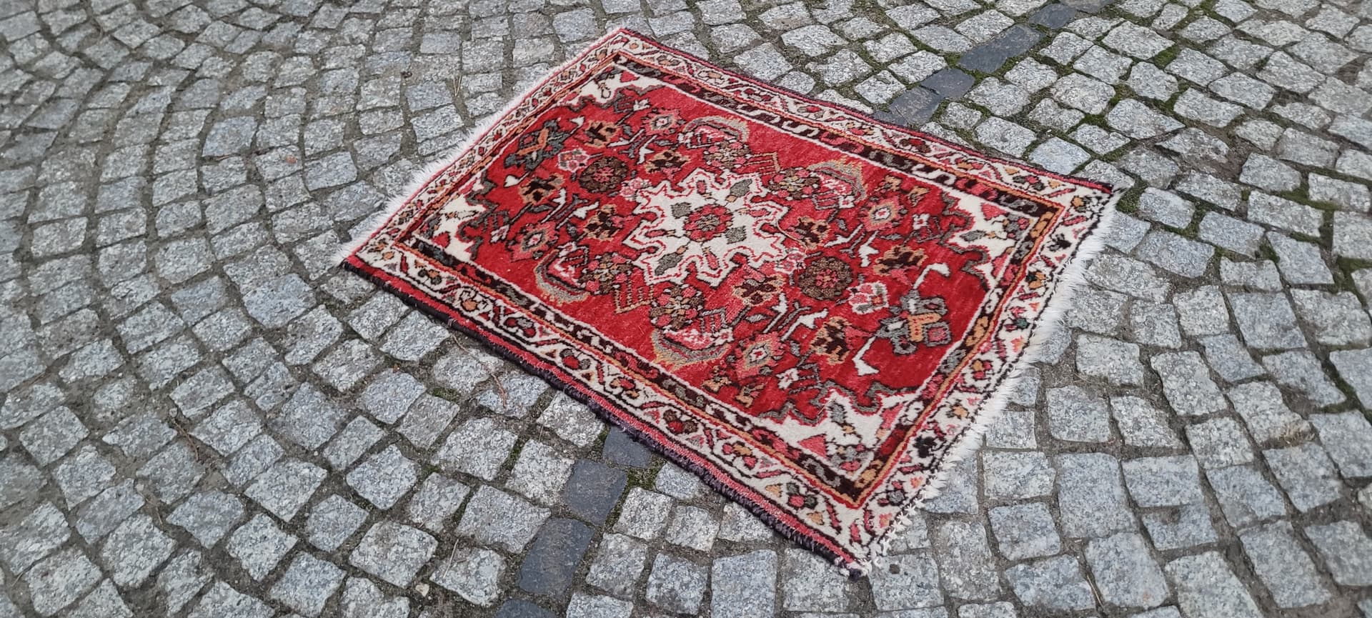 Runner rug Hamadan 85x55 cm, red, wool, Iran, early 20th c. - 390357