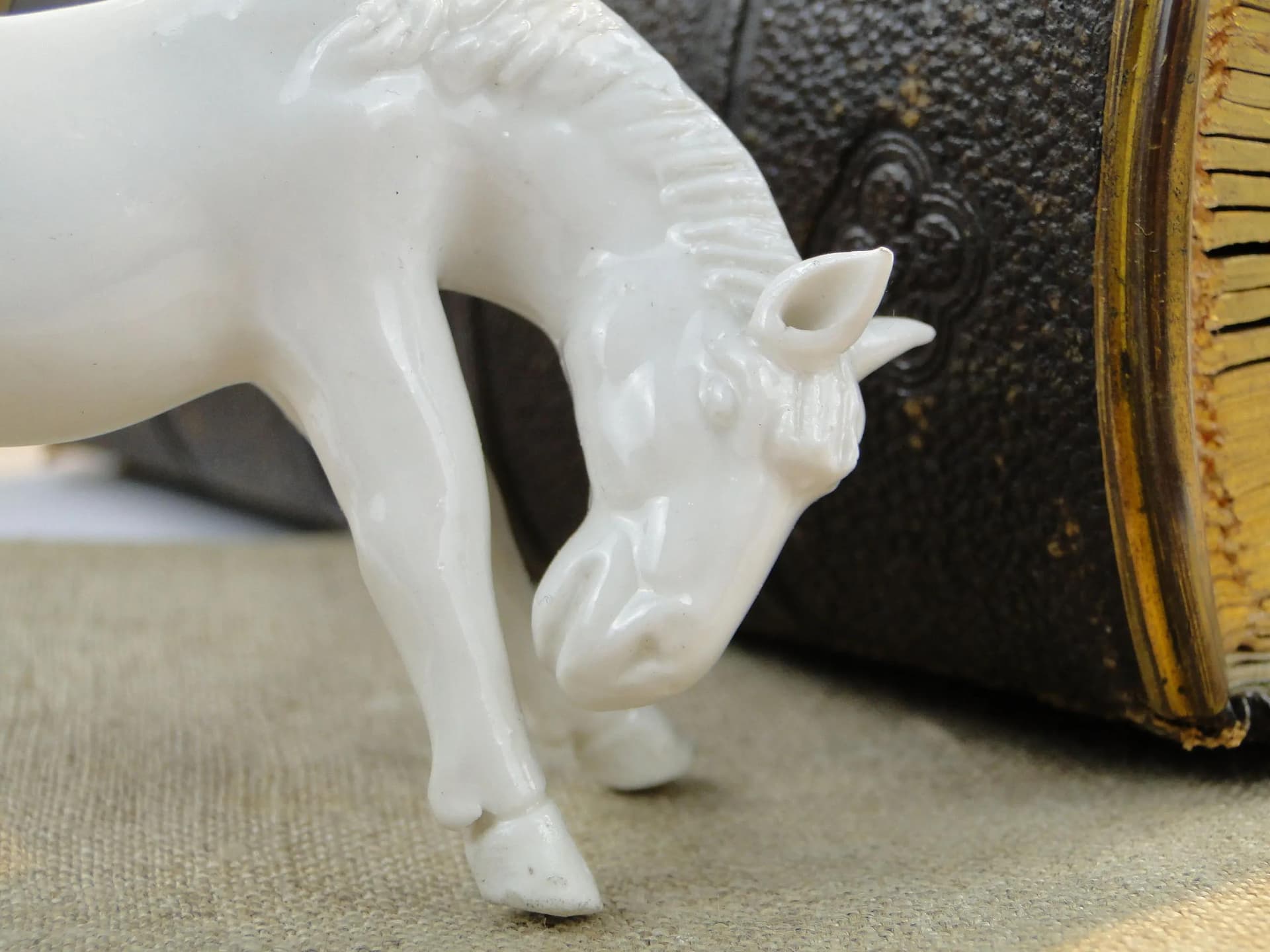 Figurka konik, porcelana biała, Wielka Brytania, początek XX w. - 390409